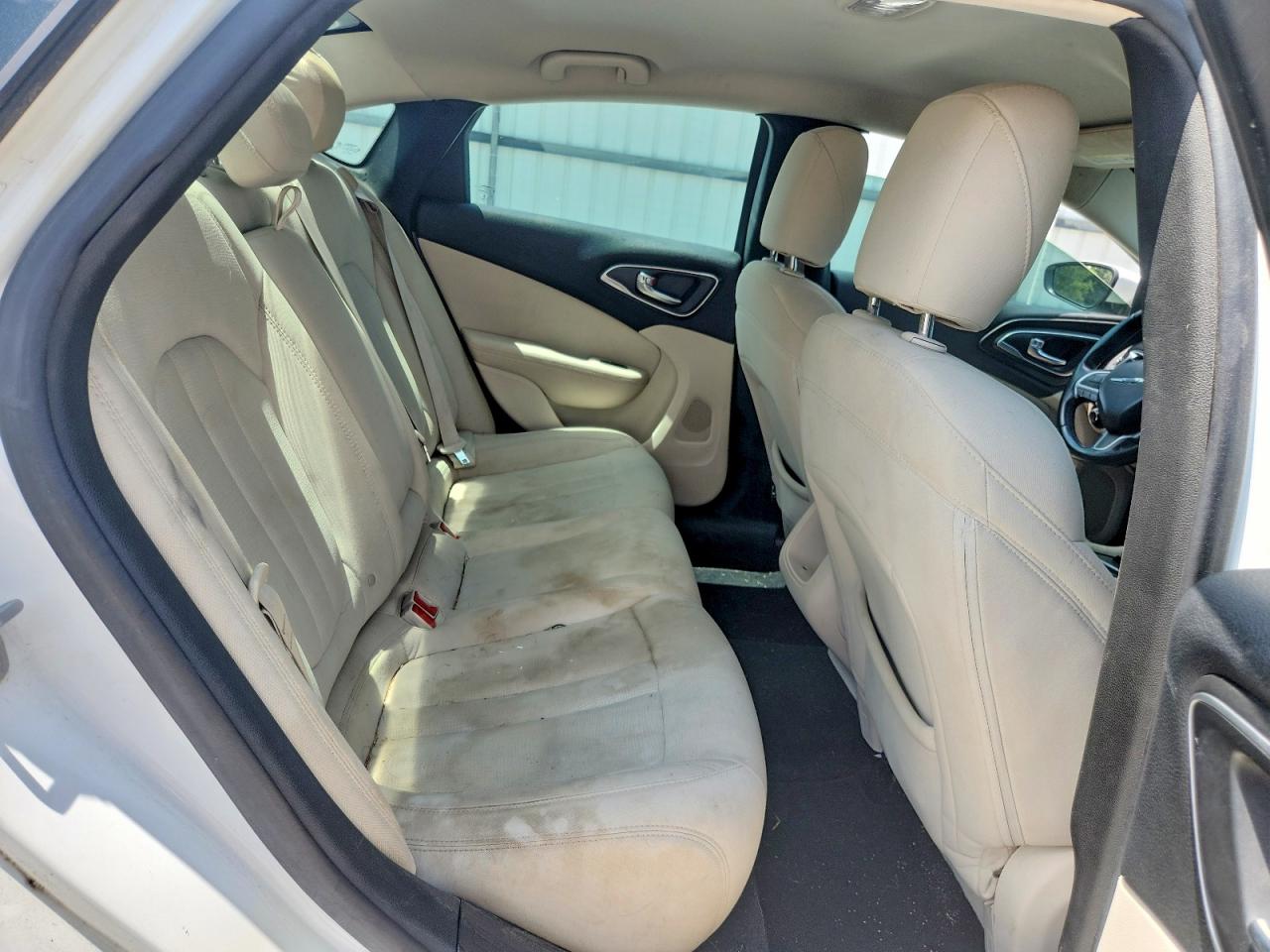 2015 Chrysler 200 Limited White vin: 1C3CCCAB3FN612389