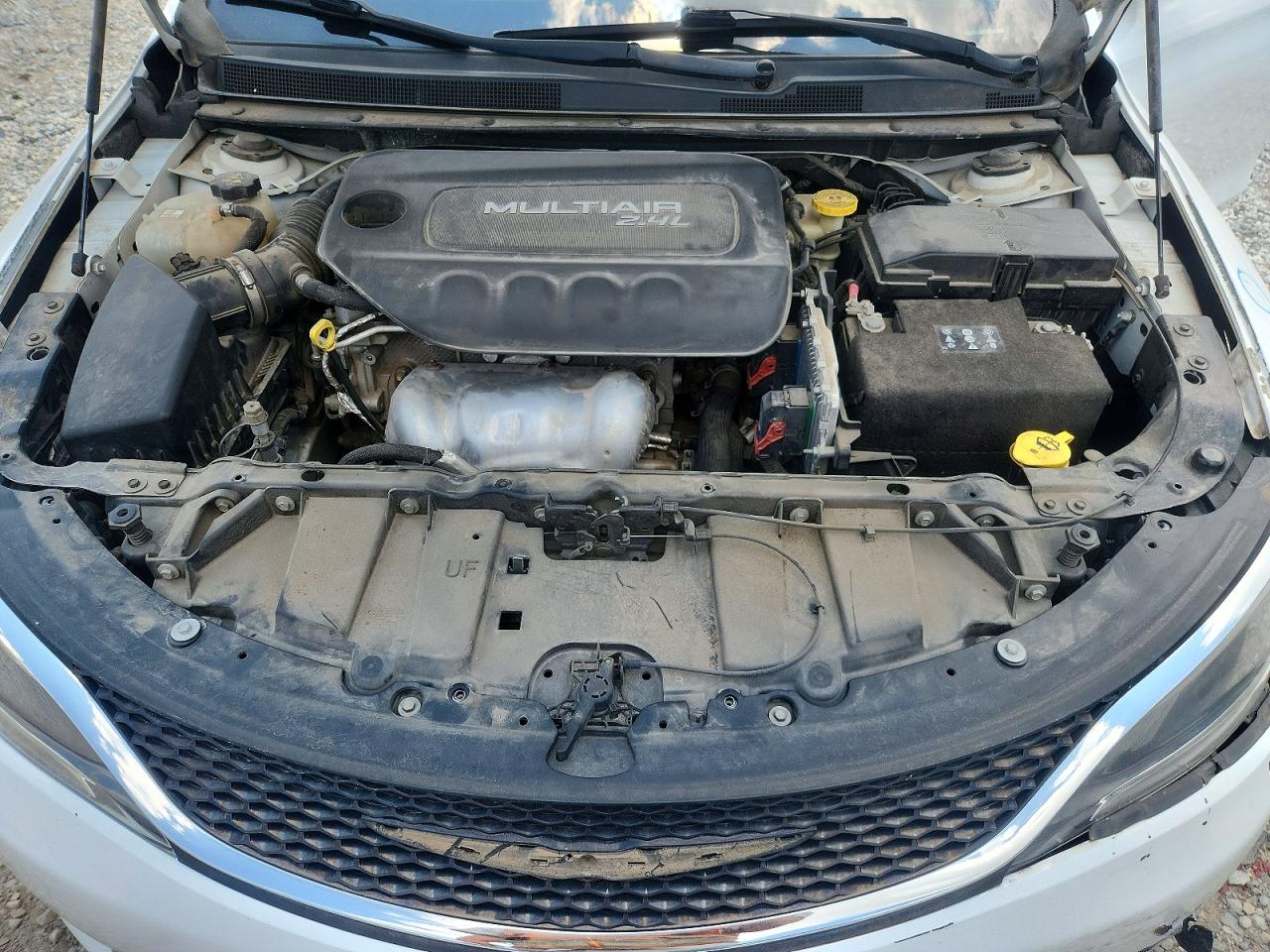 2015 Chrysler 200 Limited White vin: 1C3CCCAB3FN612389