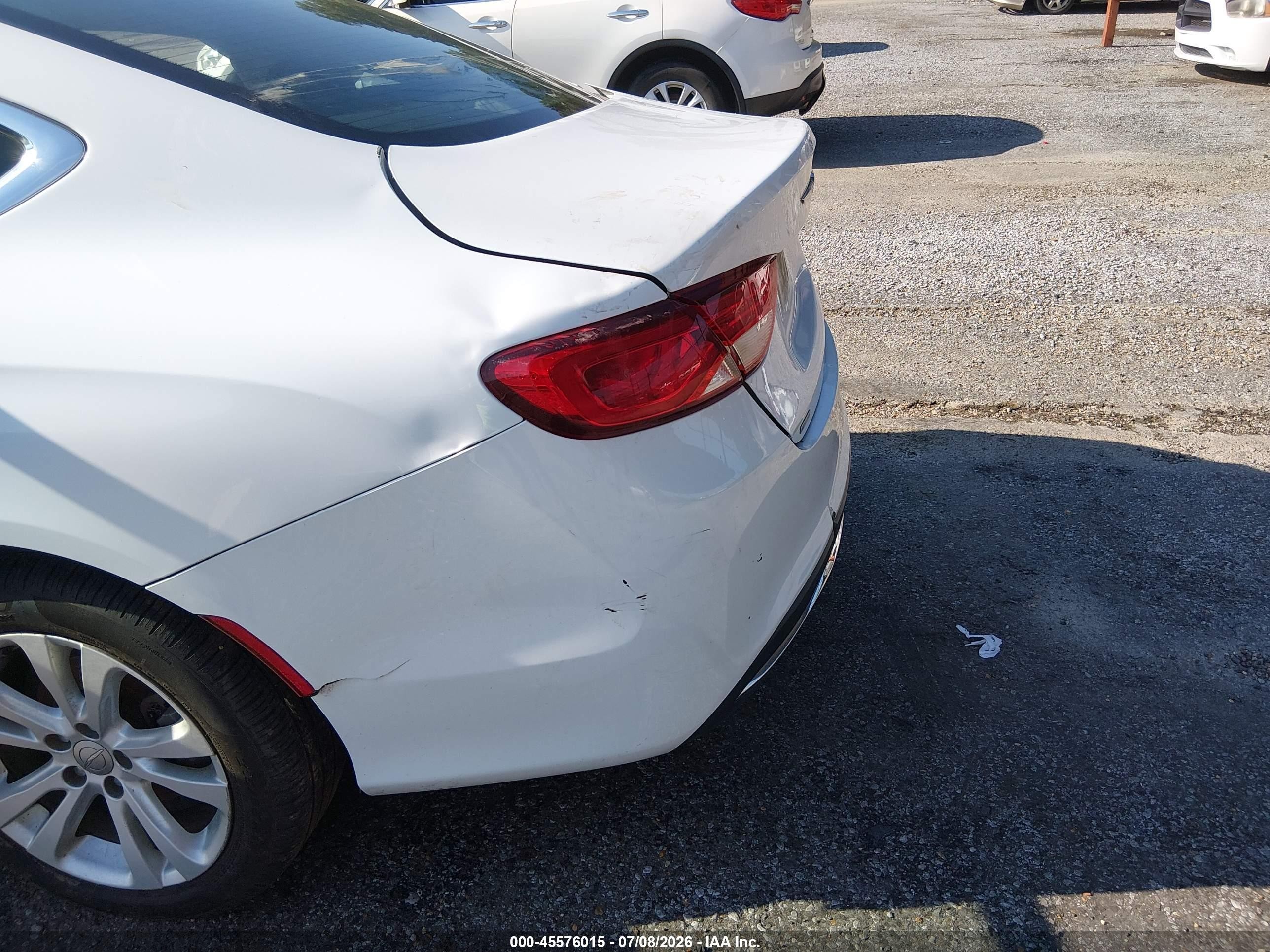 2015 Chrysler 200 Limited White vin: 1C3CCCAB3FN723931