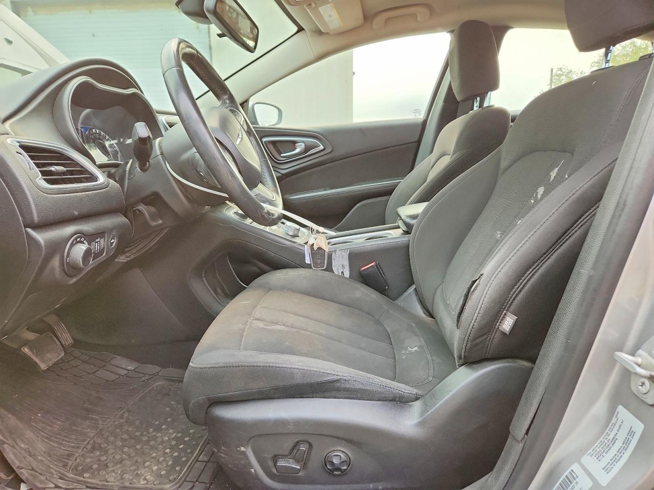 2015 Chrysler 200 Limited Серебряный vin: 1C3CCCAB3FN726134