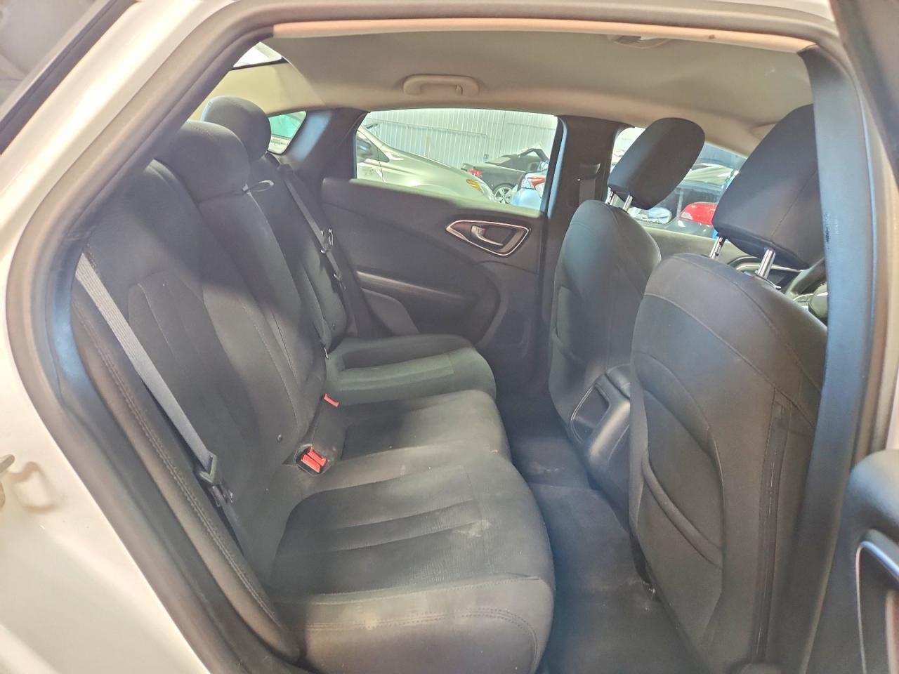 2015 Chrysler 200 Limited White vin: 1C3CCCAB3FN748277