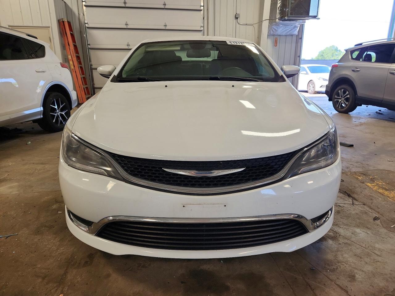 2015 Chrysler 200 Limited White vin: 1C3CCCAB3FN748277