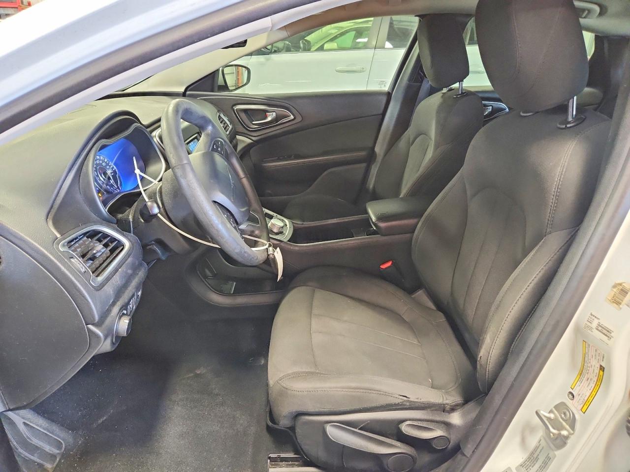 2015 Chrysler 200 Limited White vin: 1C3CCCAB3FN748277