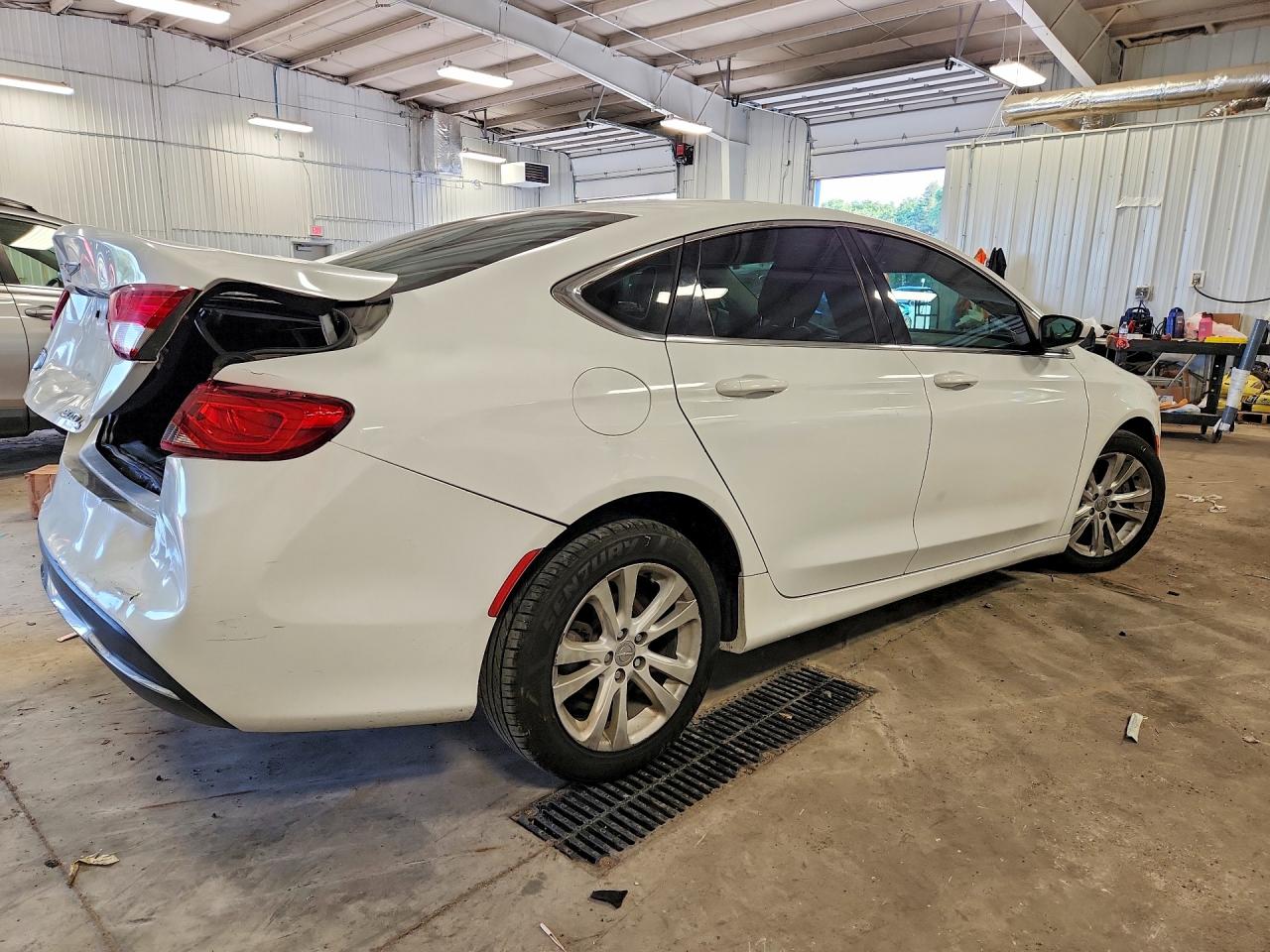 2015 Chrysler 200 Limited White vin: 1C3CCCAB3FN748277