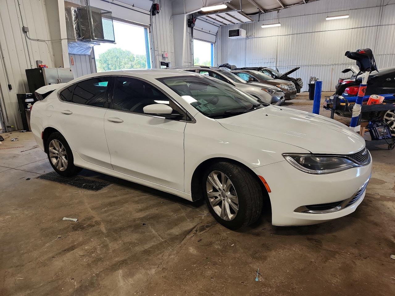 2015 Chrysler 200 Limited White vin: 1C3CCCAB3FN748277