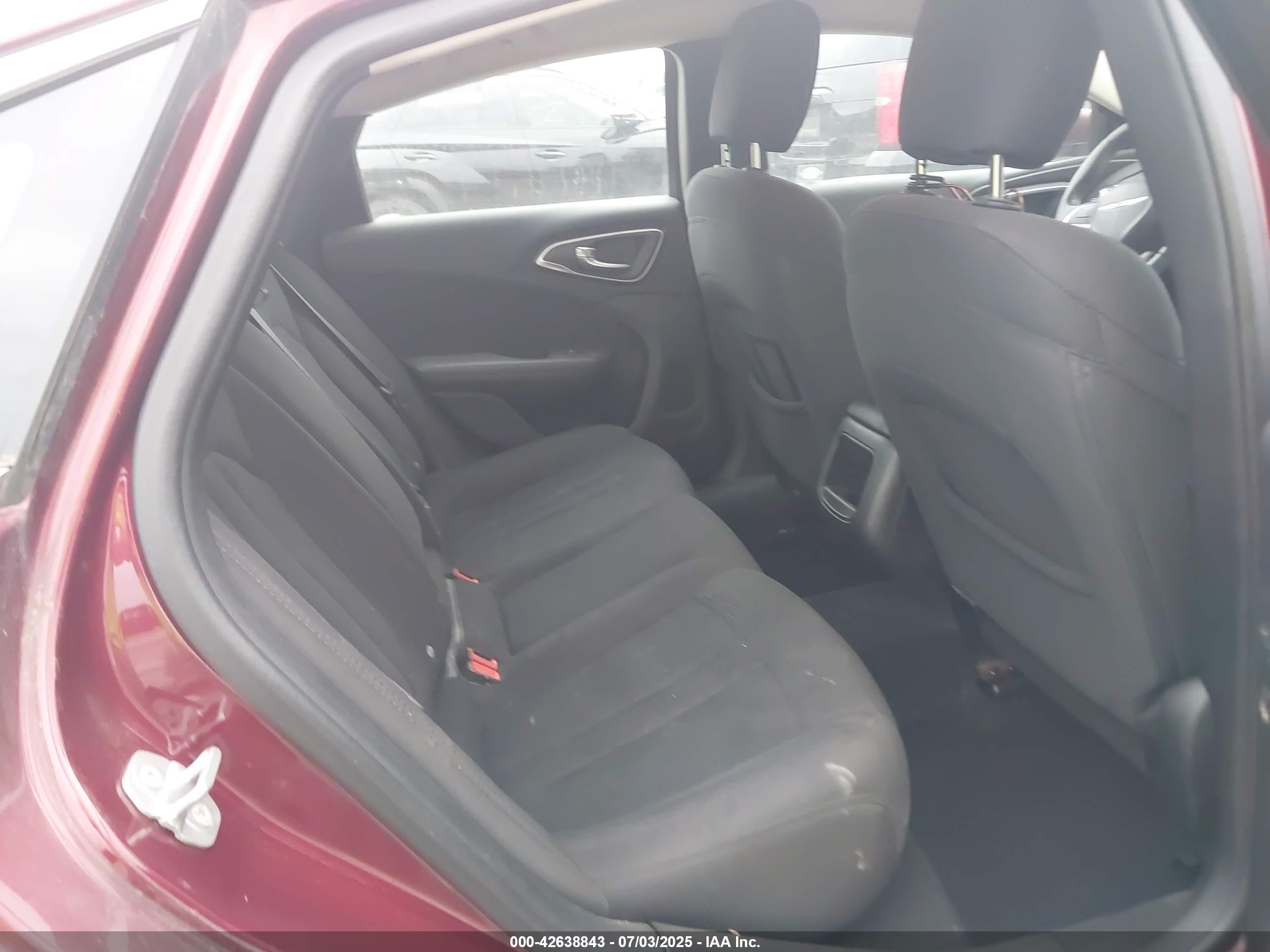 2015 Chrysler 200 Limited Red vin: 1C3CCCAB4FN607041