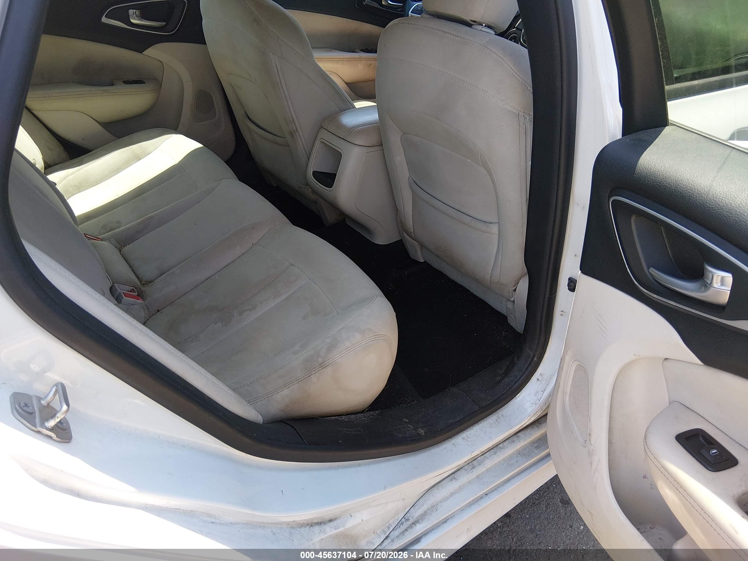2015 Chrysler 200 Limited White vin: 1C3CCCAB4FN607119