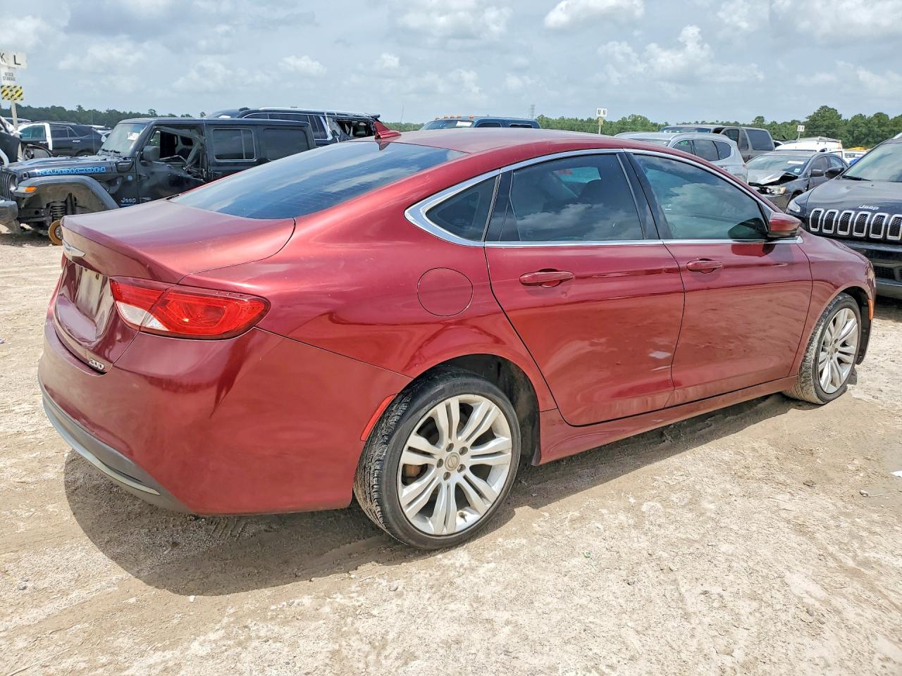 2015 Chrysler 200 Limited Burgundy vin: 1C3CCCAB4FN638905