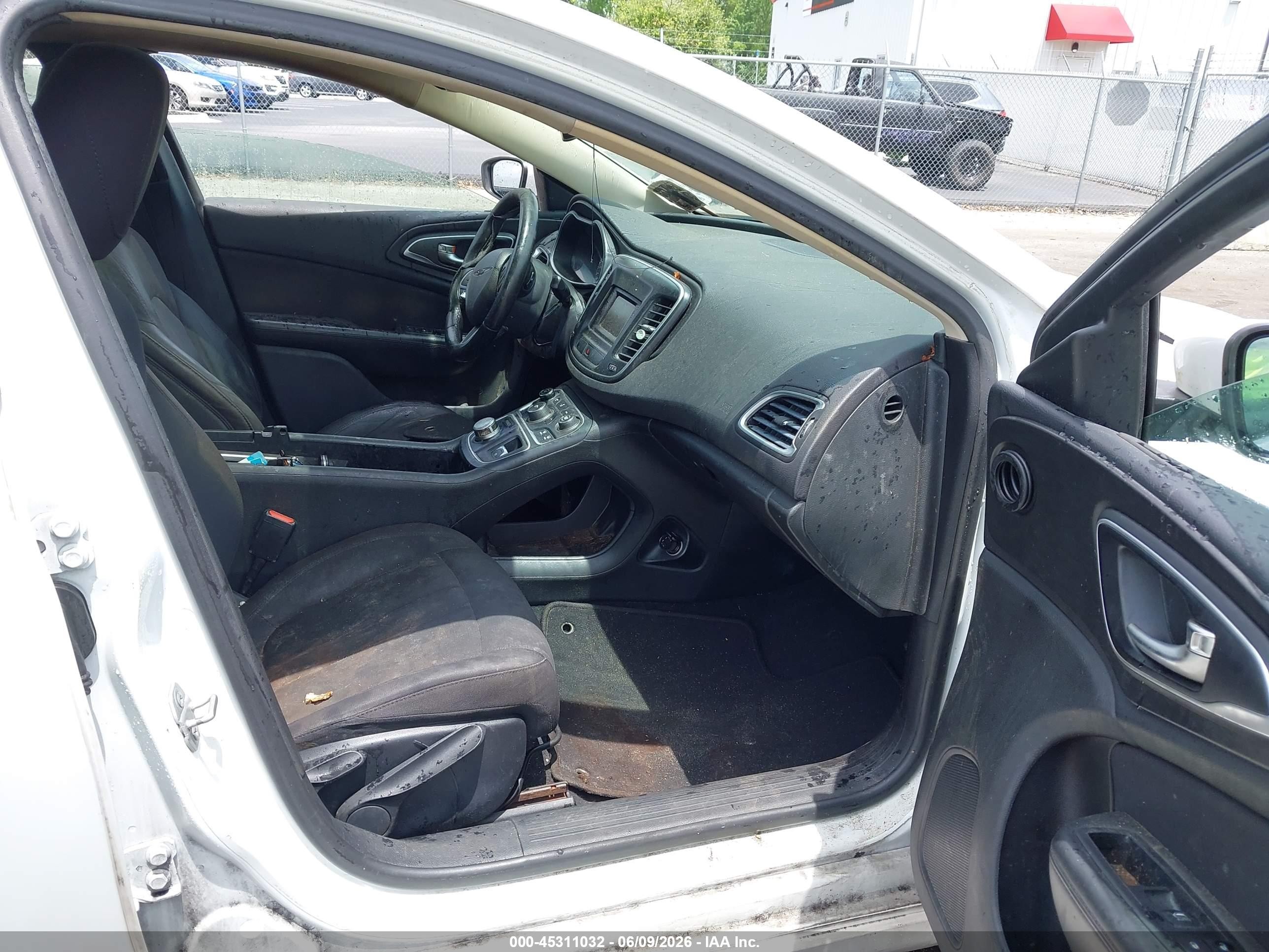 2015 Chrysler 200 Limited Белый vin: 1C3CCCAB4FN649080