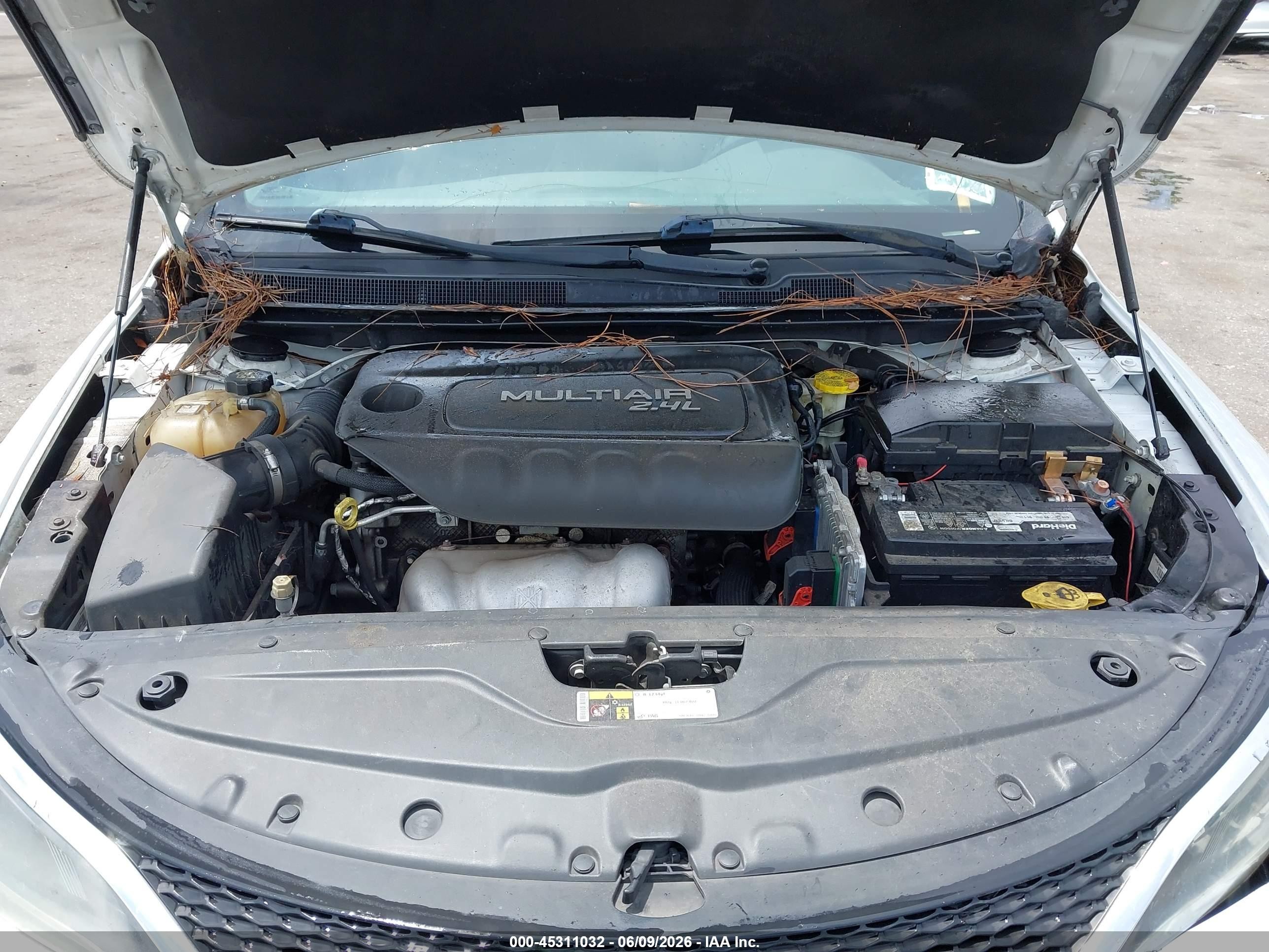 2015 Chrysler 200 Limited Белый vin: 1C3CCCAB4FN649080