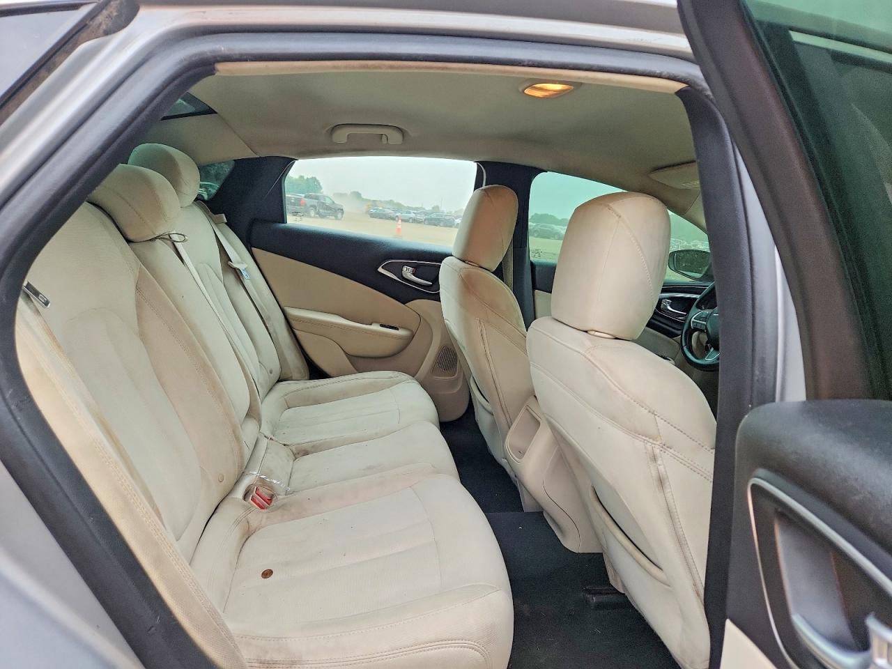 2015 Chrysler 200 Limited Silver vin: 1C3CCCAB4FN666784