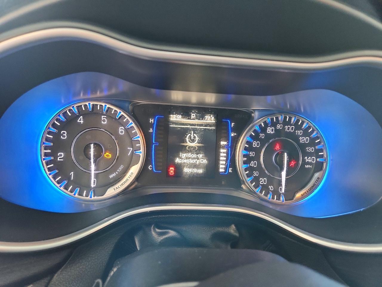 2015 Chrysler 200 Limited Серебряный vin: 1C3CCCAB4FN691314