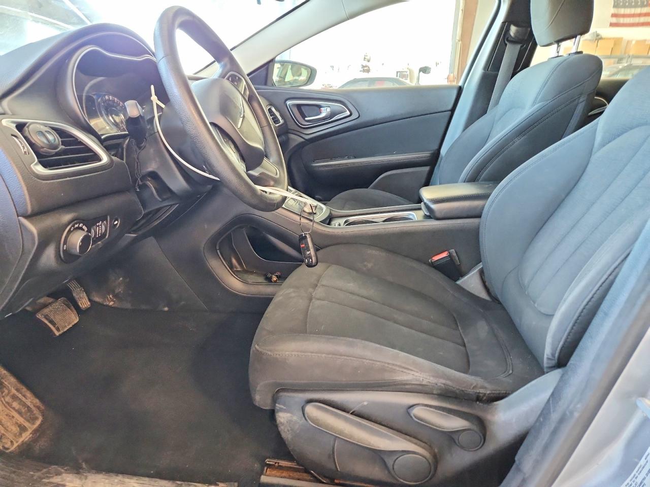 2015 Chrysler 200 Limited Серебряный vin: 1C3CCCAB4FN691314