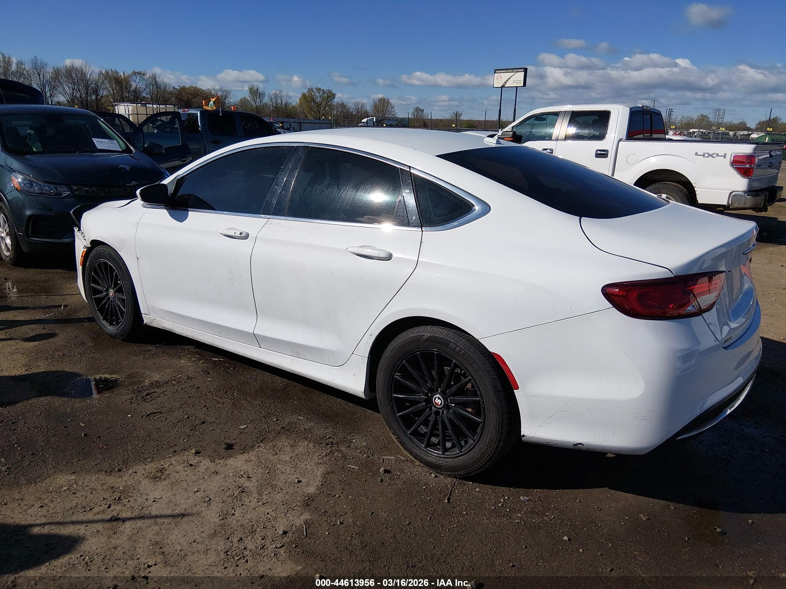2015 Chrysler 200 Limited White vin: 1C3CCCAB4FN714817