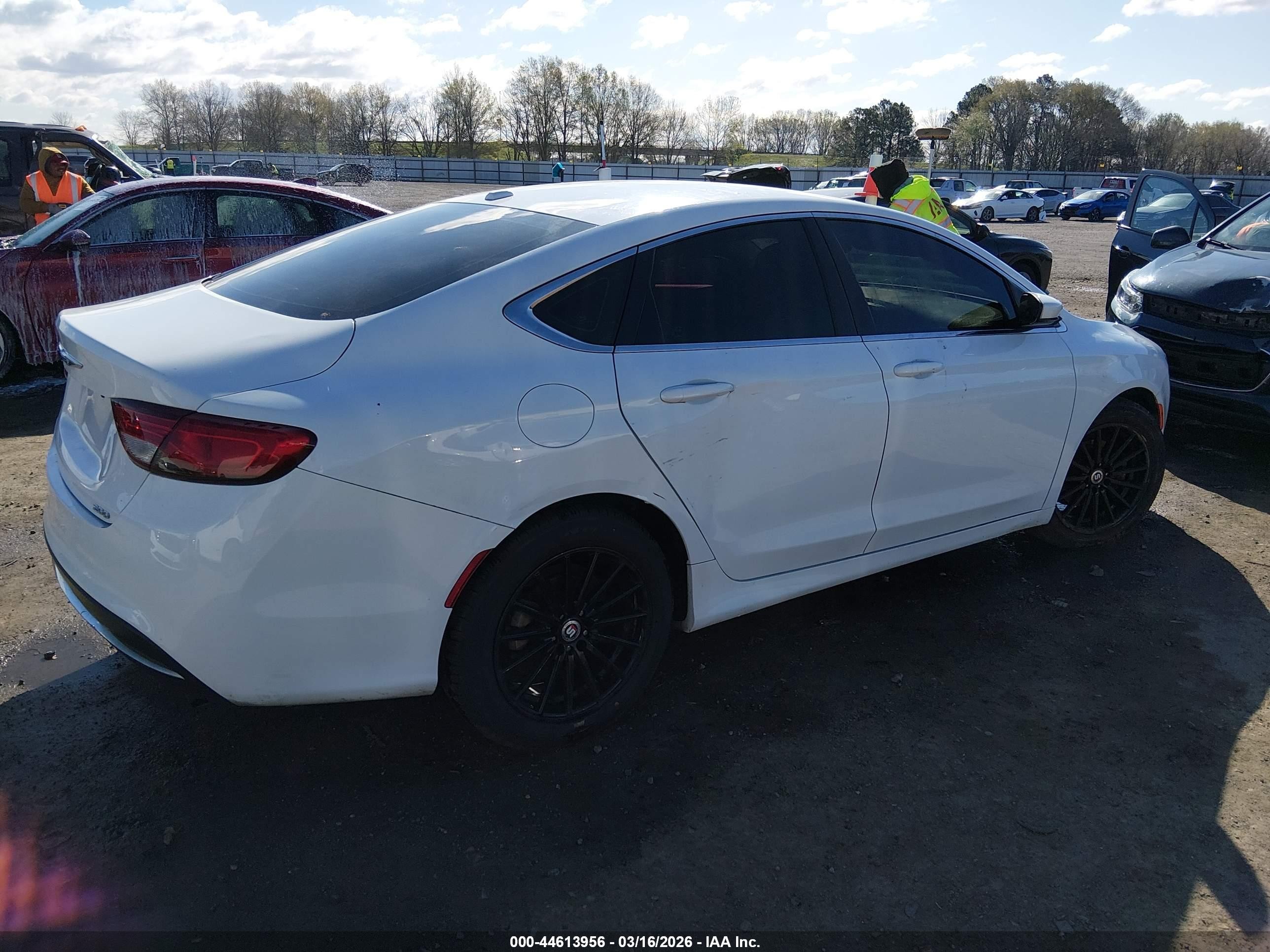 2015 Chrysler 200 Limited White vin: 1C3CCCAB4FN714817