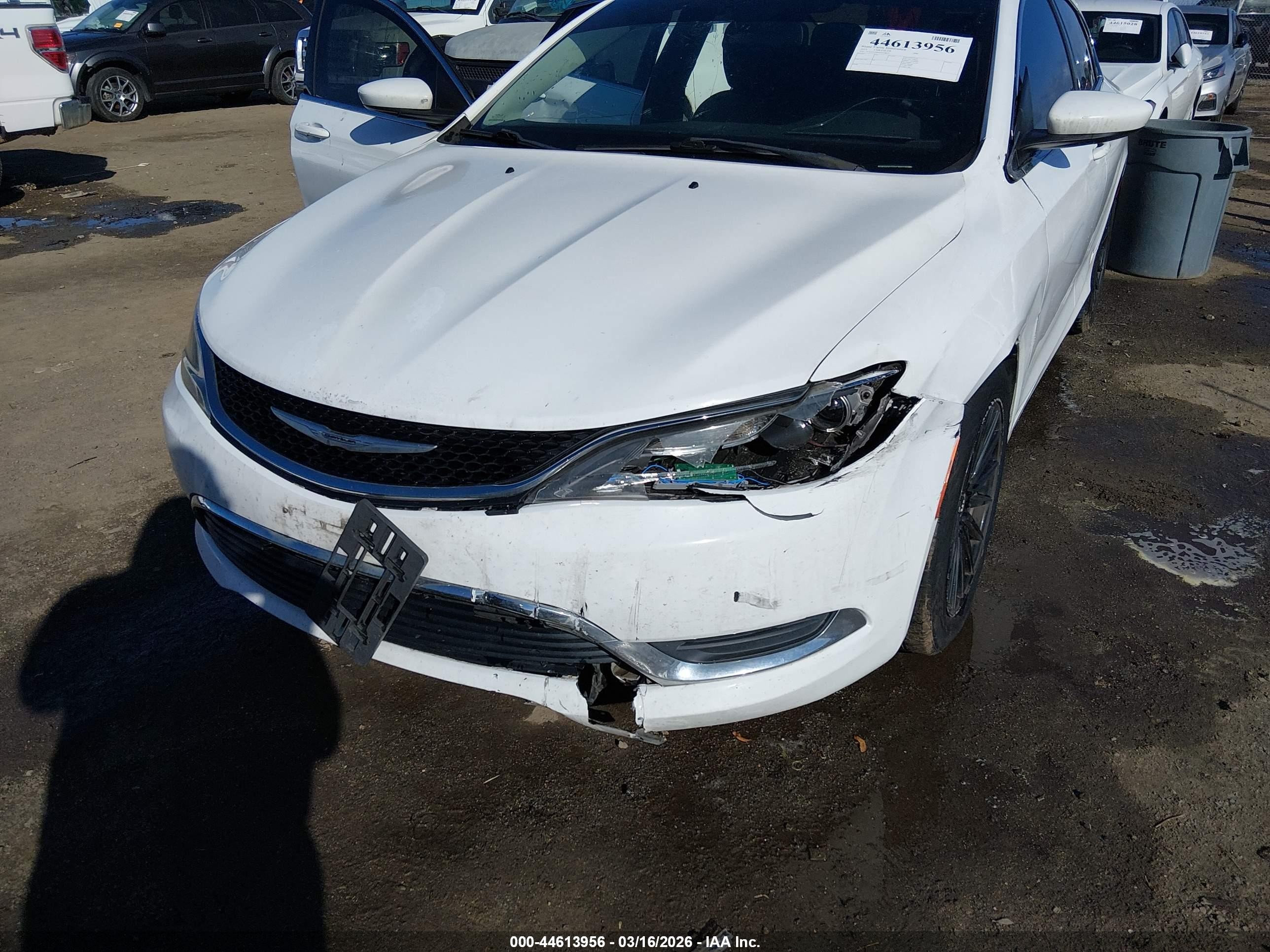 2015 Chrysler 200 Limited White vin: 1C3CCCAB4FN714817