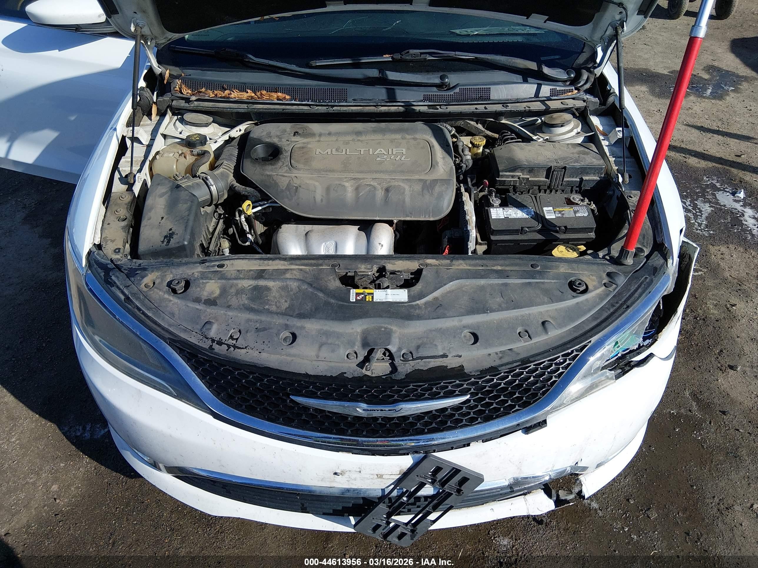 2015 Chrysler 200 Limited White vin: 1C3CCCAB4FN714817
