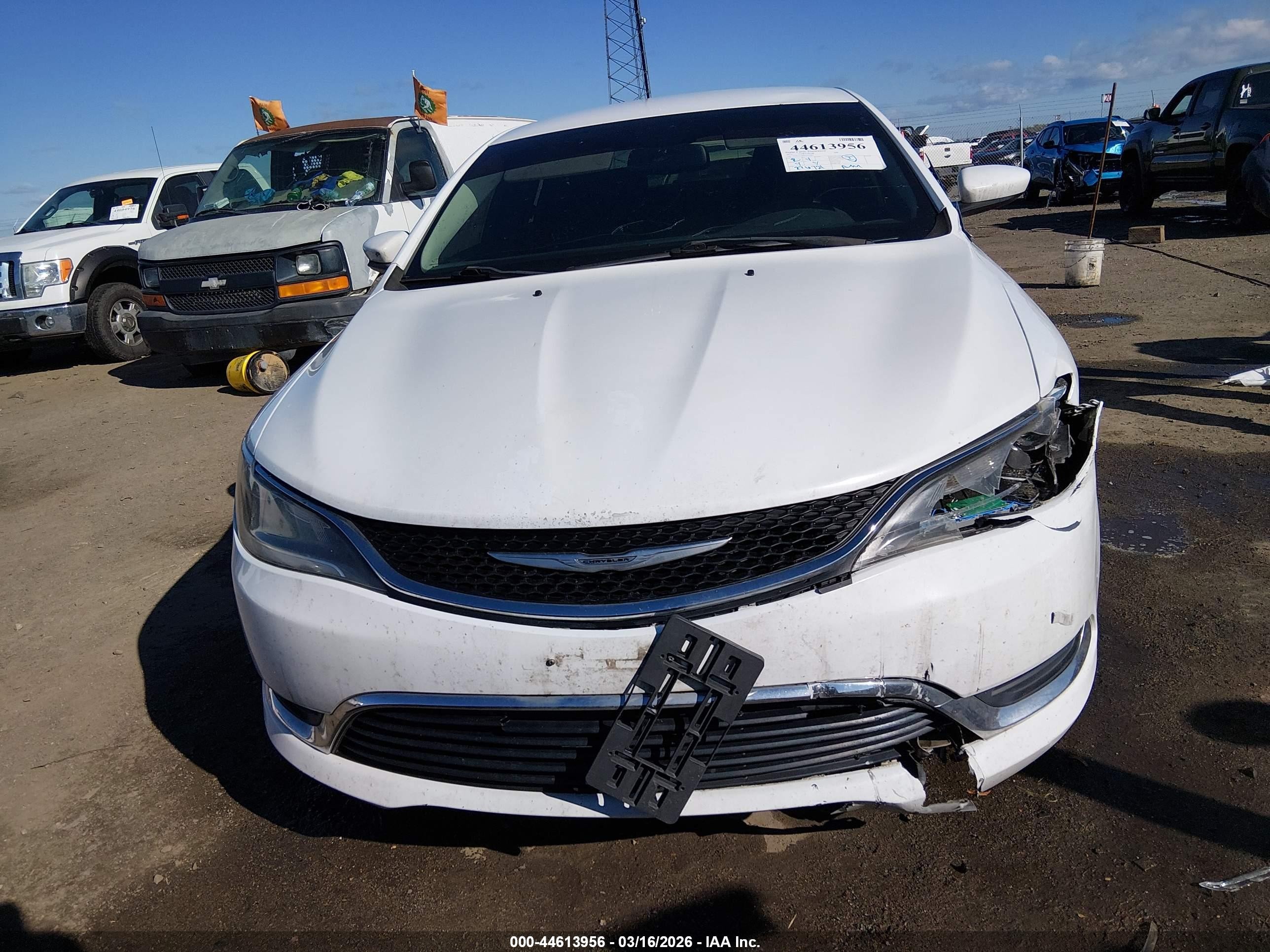 2015 Chrysler 200 Limited White vin: 1C3CCCAB4FN714817