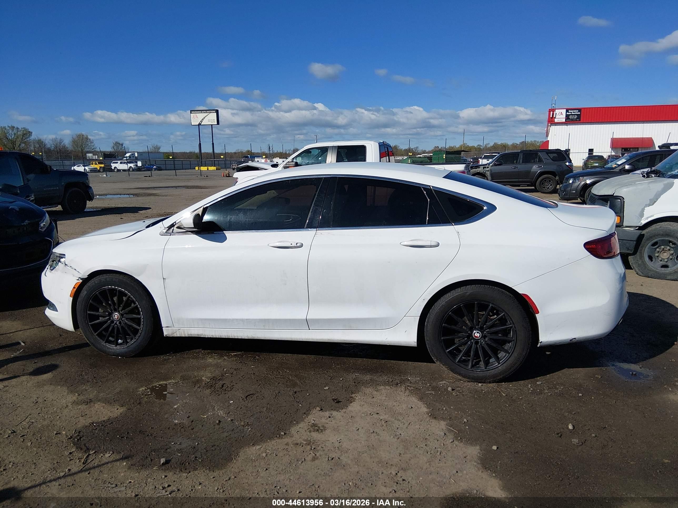 2015 Chrysler 200 Limited White vin: 1C3CCCAB4FN714817