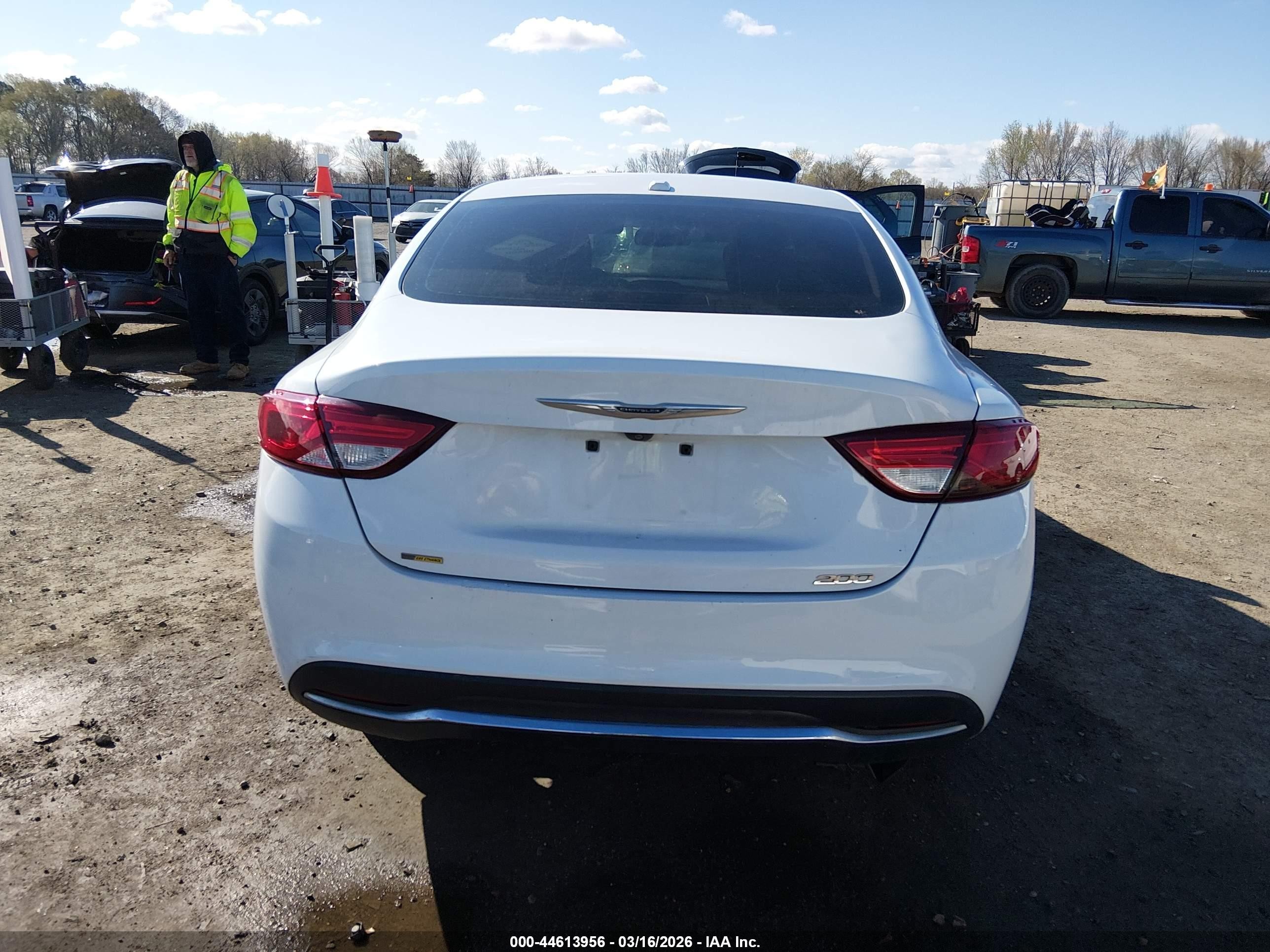 2015 Chrysler 200 Limited White vin: 1C3CCCAB4FN714817