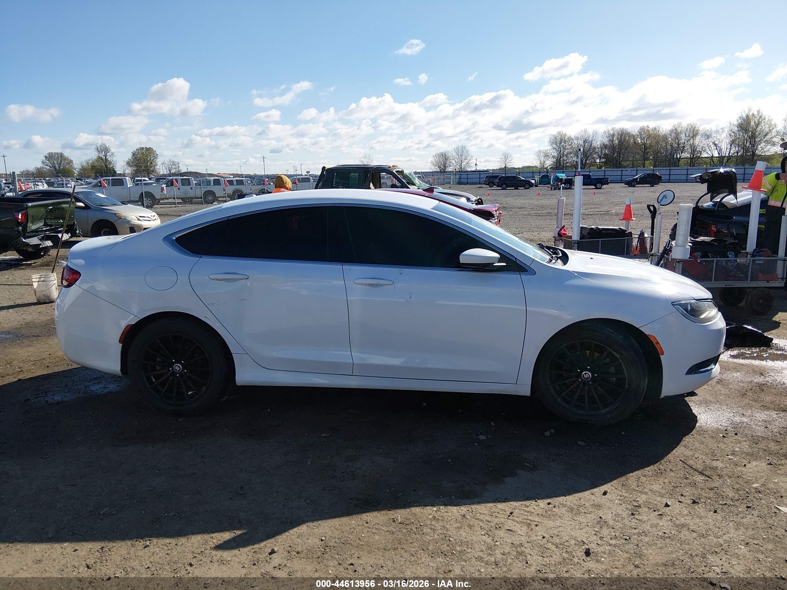 2015 Chrysler 200 Limited White vin: 1C3CCCAB4FN714817