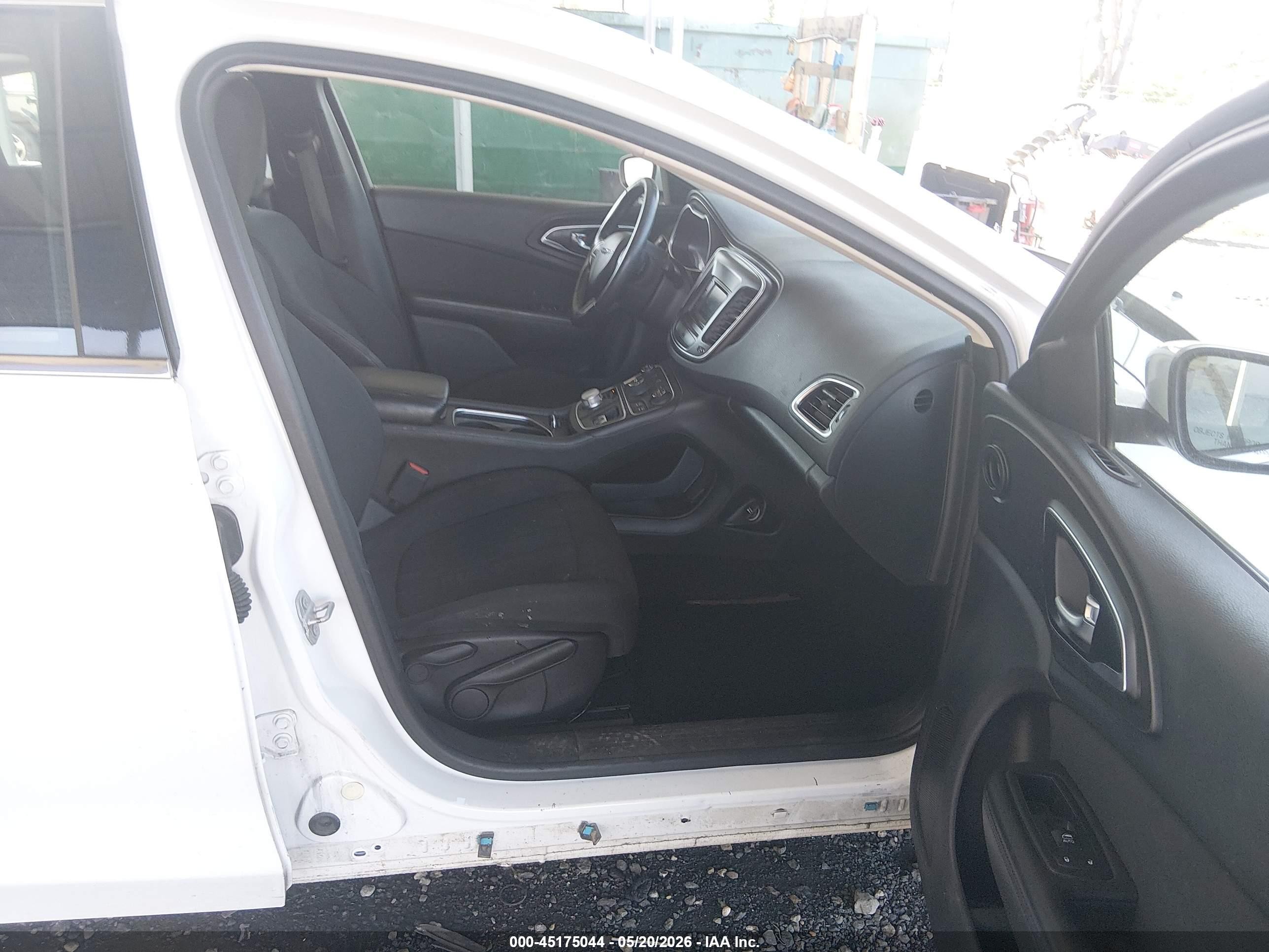 2016 Chrysler 200 Limited White vin: 1C3CCCAB4GN164830