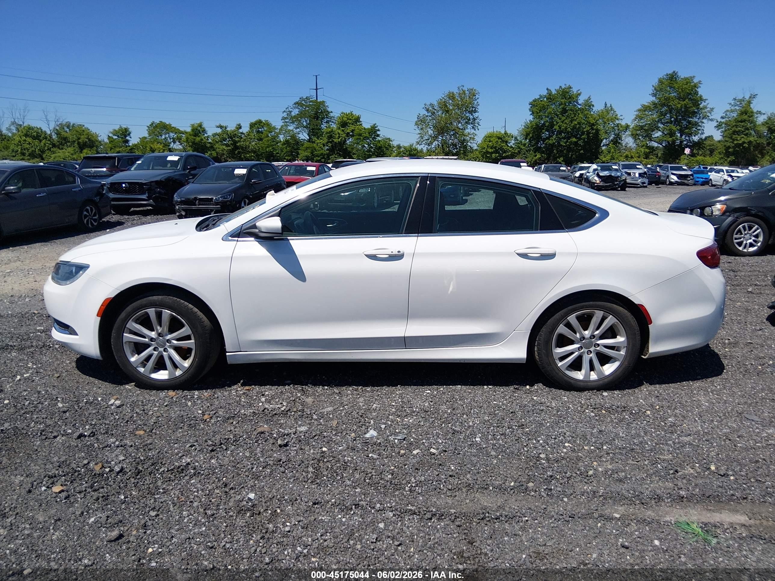 2016 Chrysler 200 Limited White vin: 1C3CCCAB4GN164830
