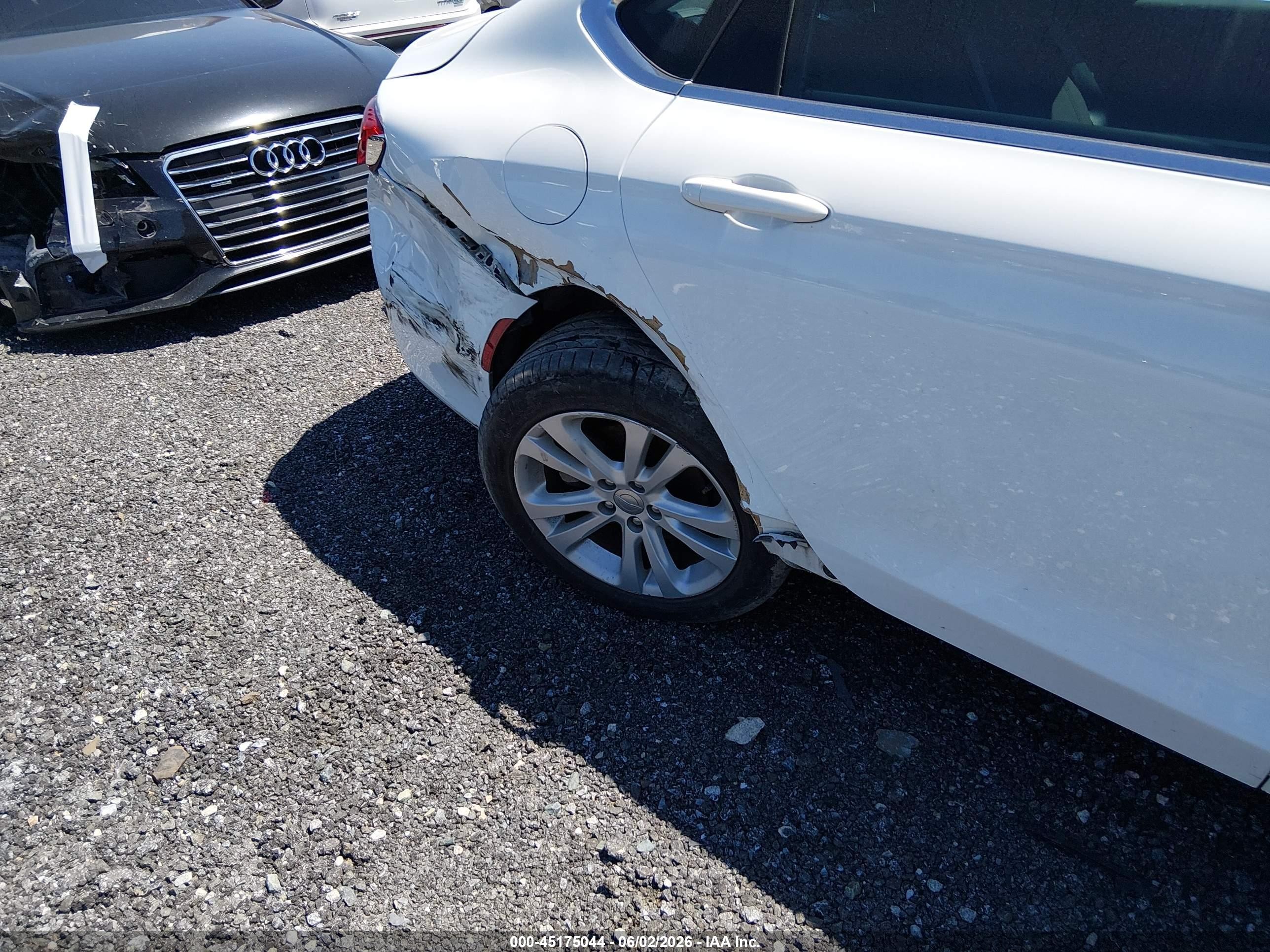 2016 Chrysler 200 Limited White vin: 1C3CCCAB4GN164830