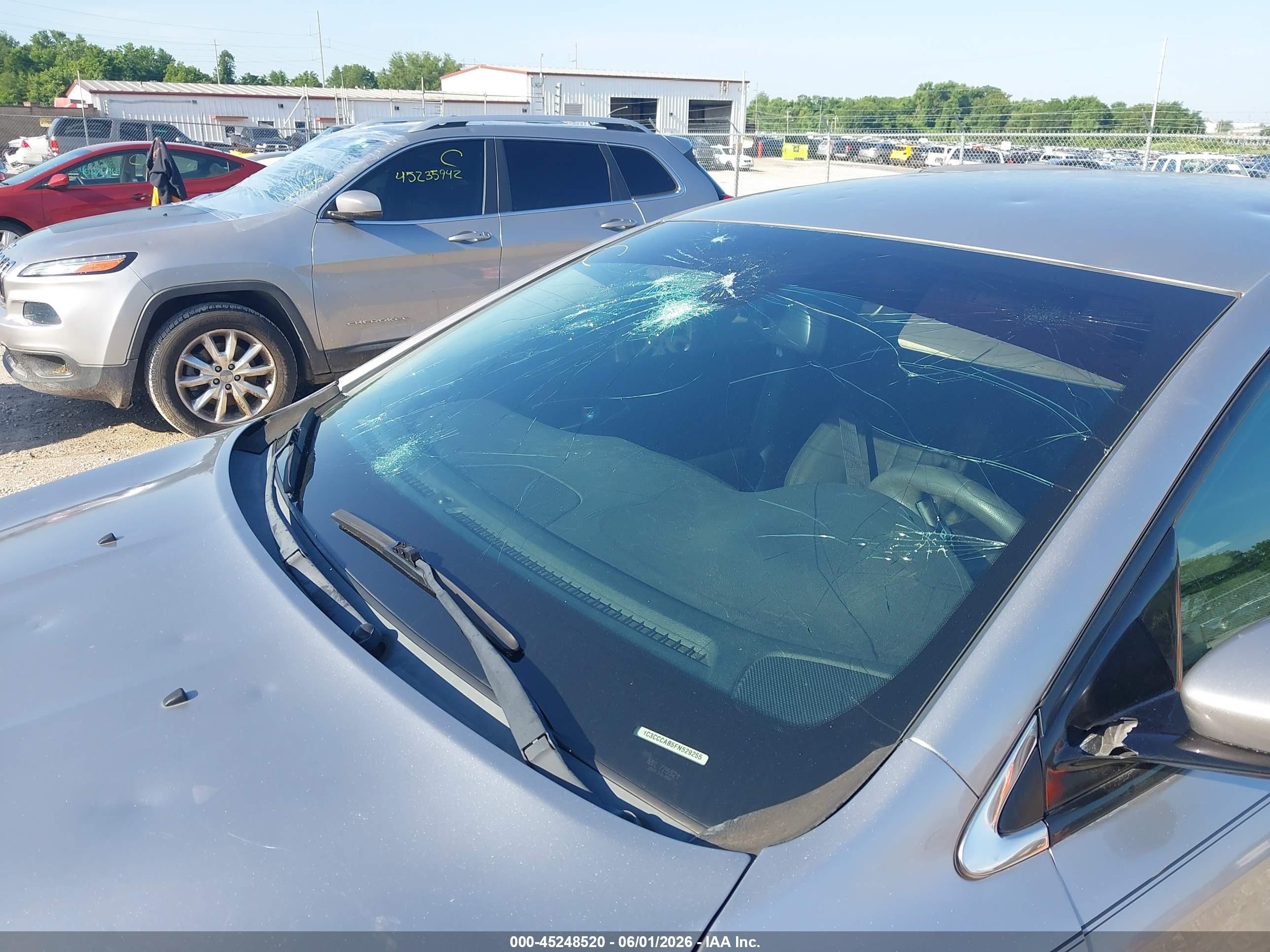 2015 Chrysler 200 Limited Silver vin: 1C3CCCAB5FN529255