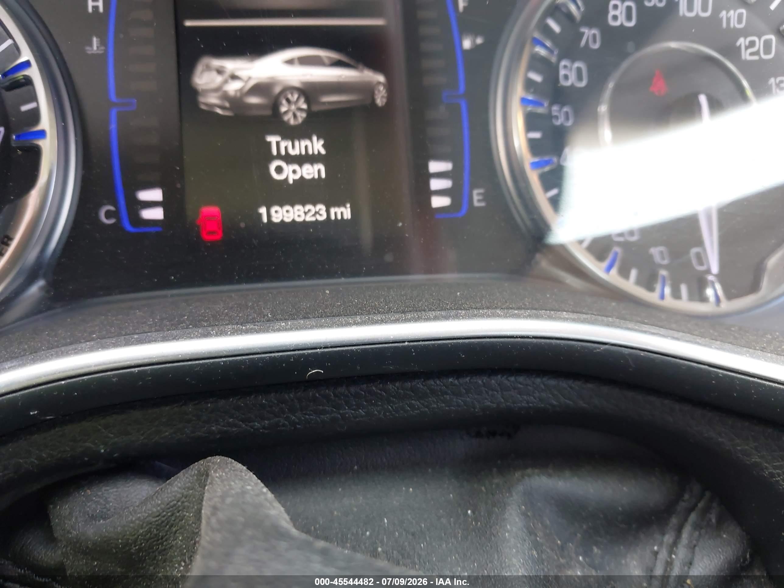 2015 Chrysler 200 Limited White vin: 1C3CCCAB5FN598690