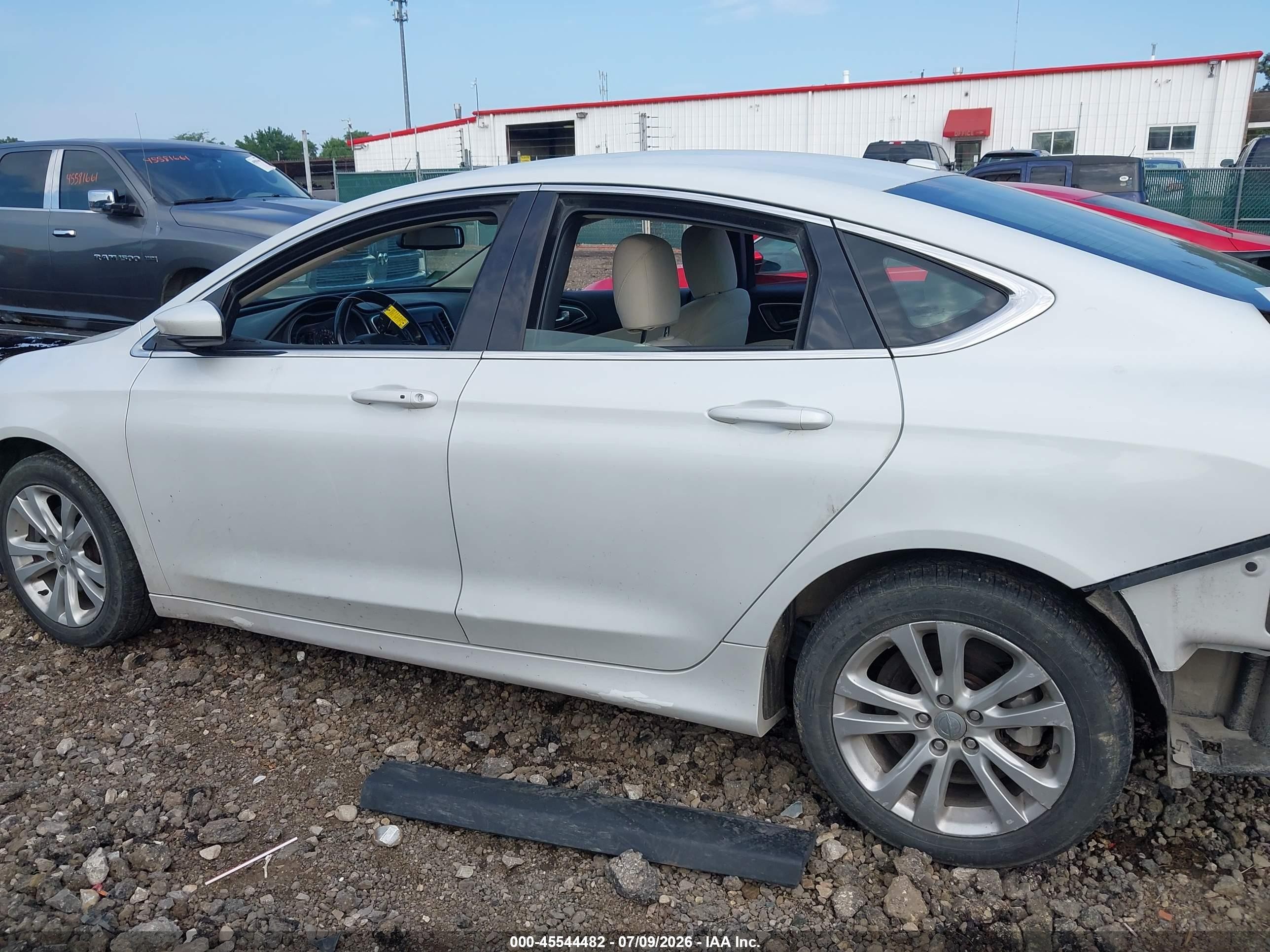 2015 Chrysler 200 Limited White vin: 1C3CCCAB5FN598690