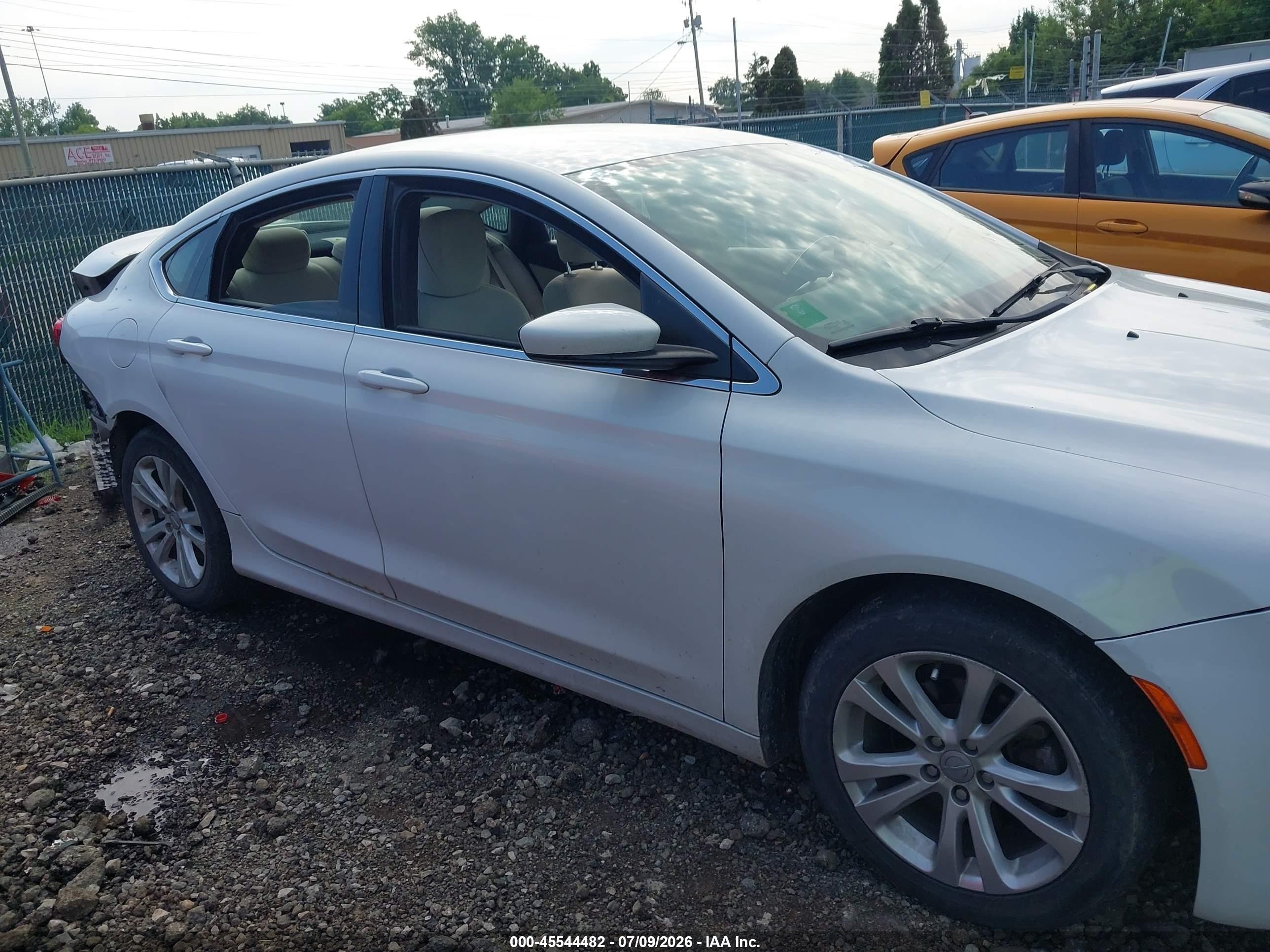 2015 Chrysler 200 Limited White vin: 1C3CCCAB5FN598690