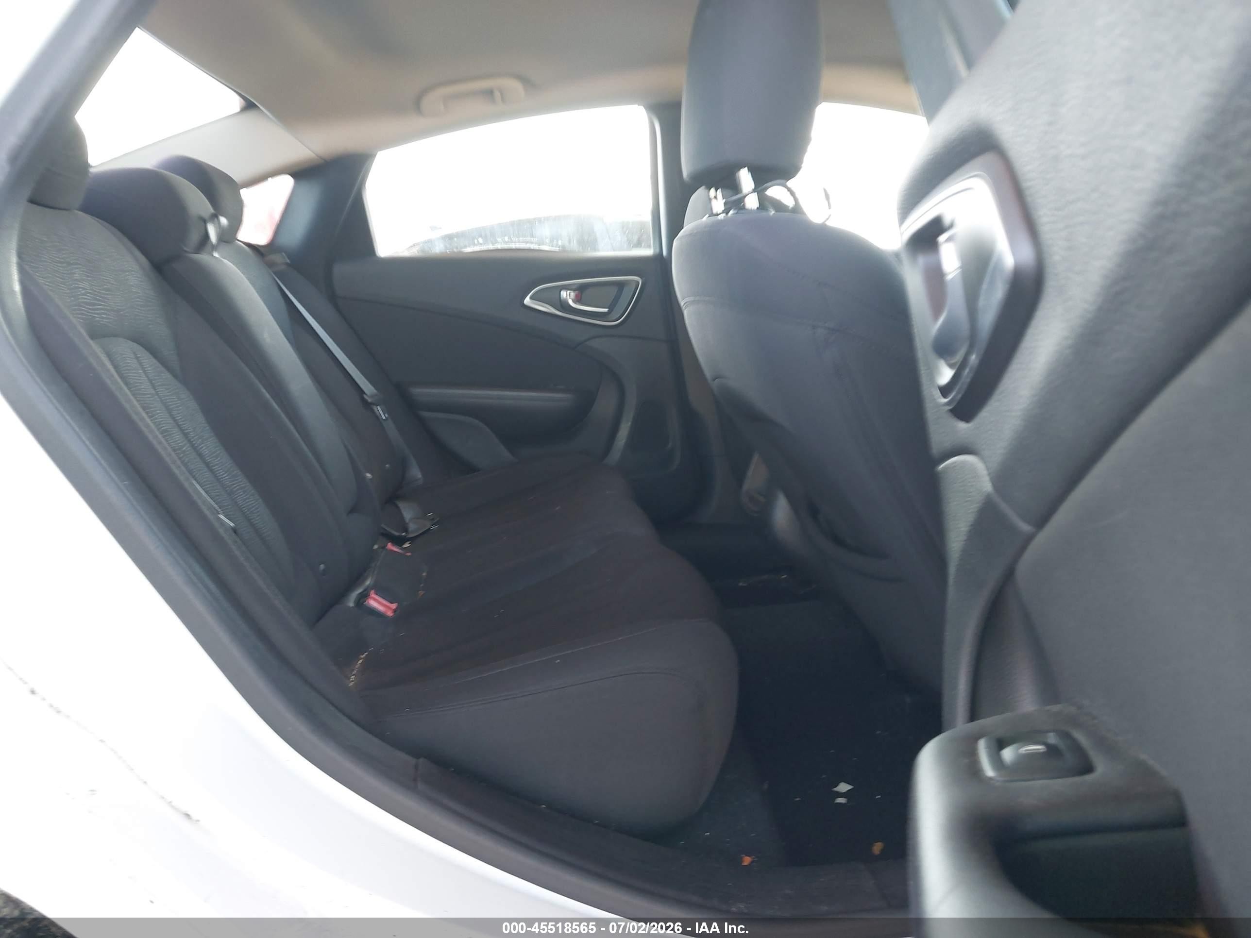 2015 Chrysler 200 Limited White vin: 1C3CCCAB5FN630599