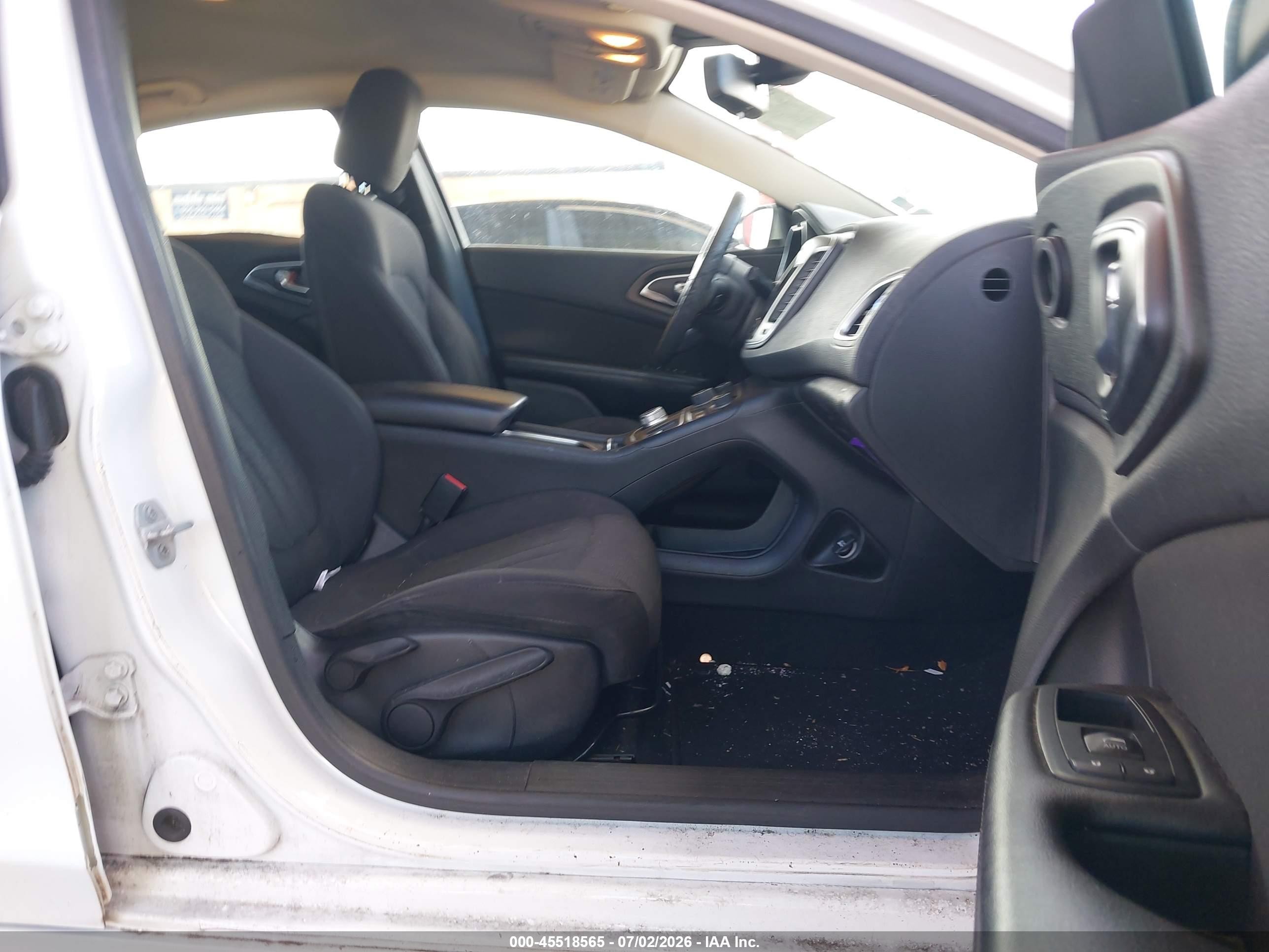 2015 Chrysler 200 Limited White vin: 1C3CCCAB5FN630599