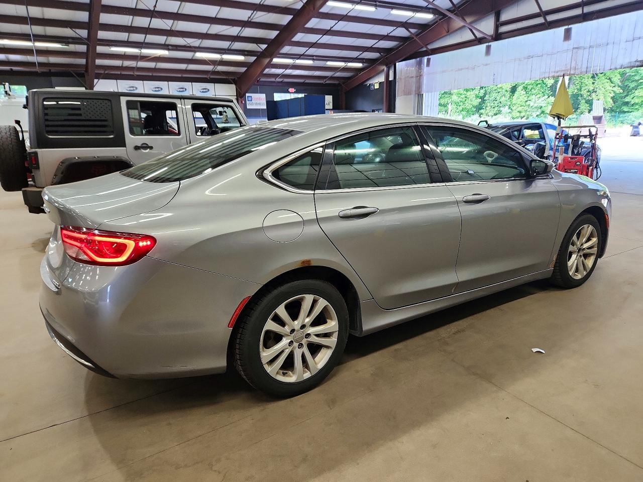 2015 Chrysler 200 Limited Silver vin: 1C3CCCAB5FN640730