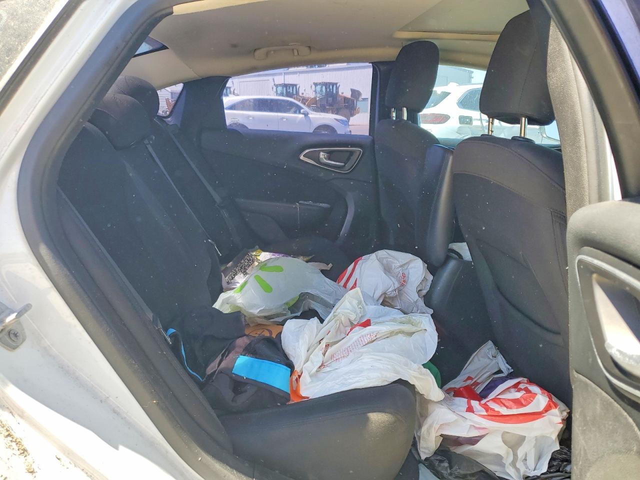 2015 Chrysler 200 Limited Белый vin: 1C3CCCAB5FN672531