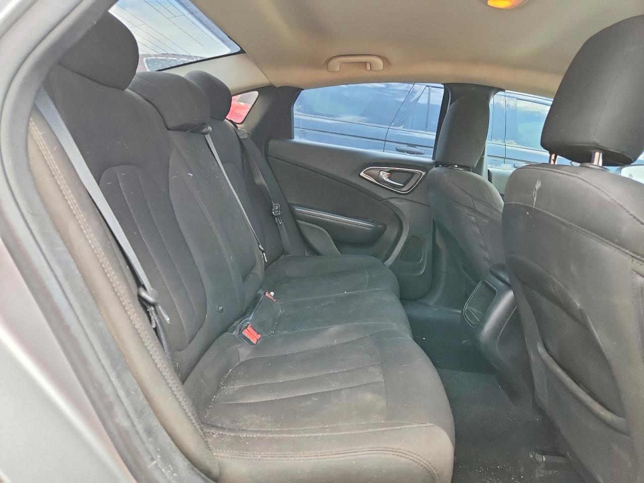 2015 Chrysler 200 Limited Silver vin: 1C3CCCAB5FN688731