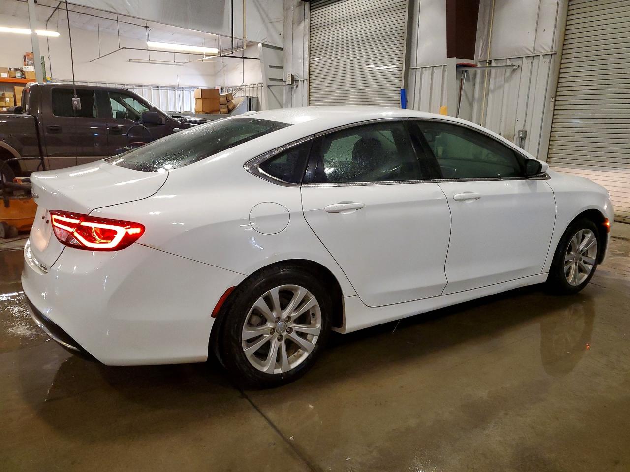 2015 Chrysler 200 Limited White vin: 1C3CCCAB6FN562197