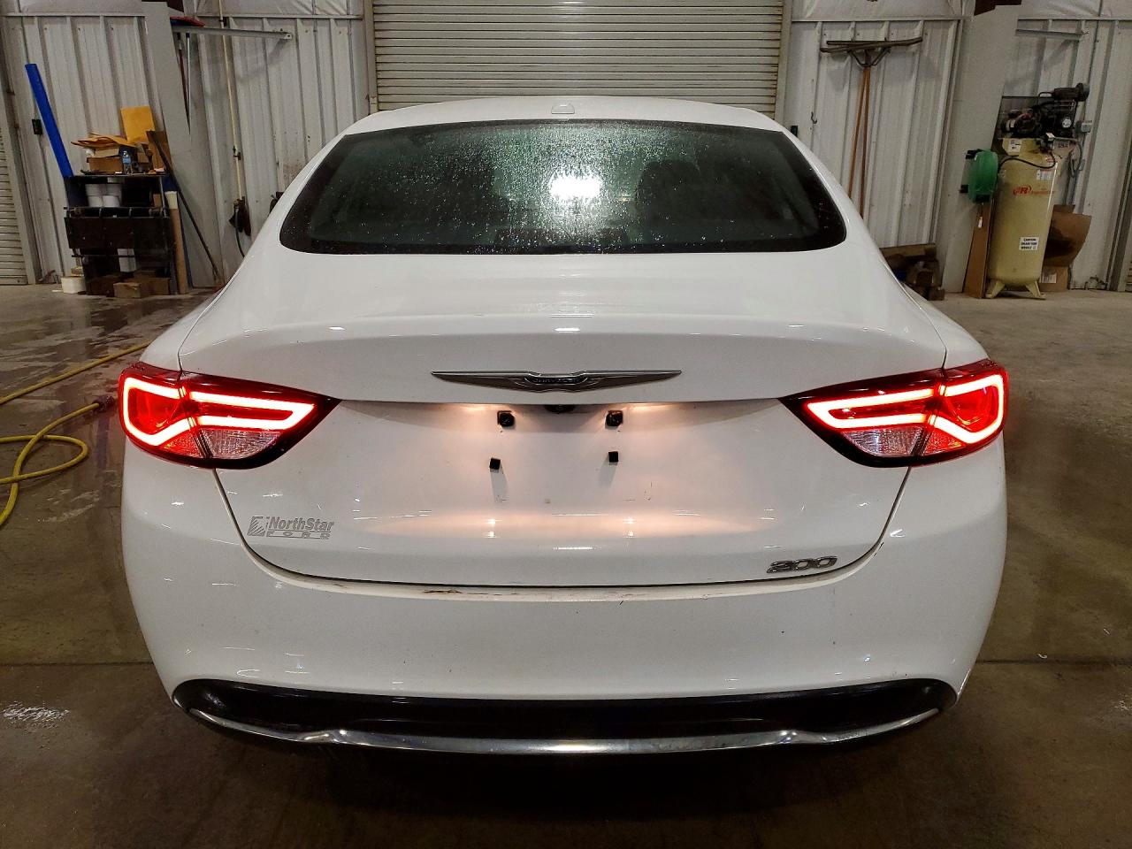 2015 Chrysler 200 Limited White vin: 1C3CCCAB6FN562197
