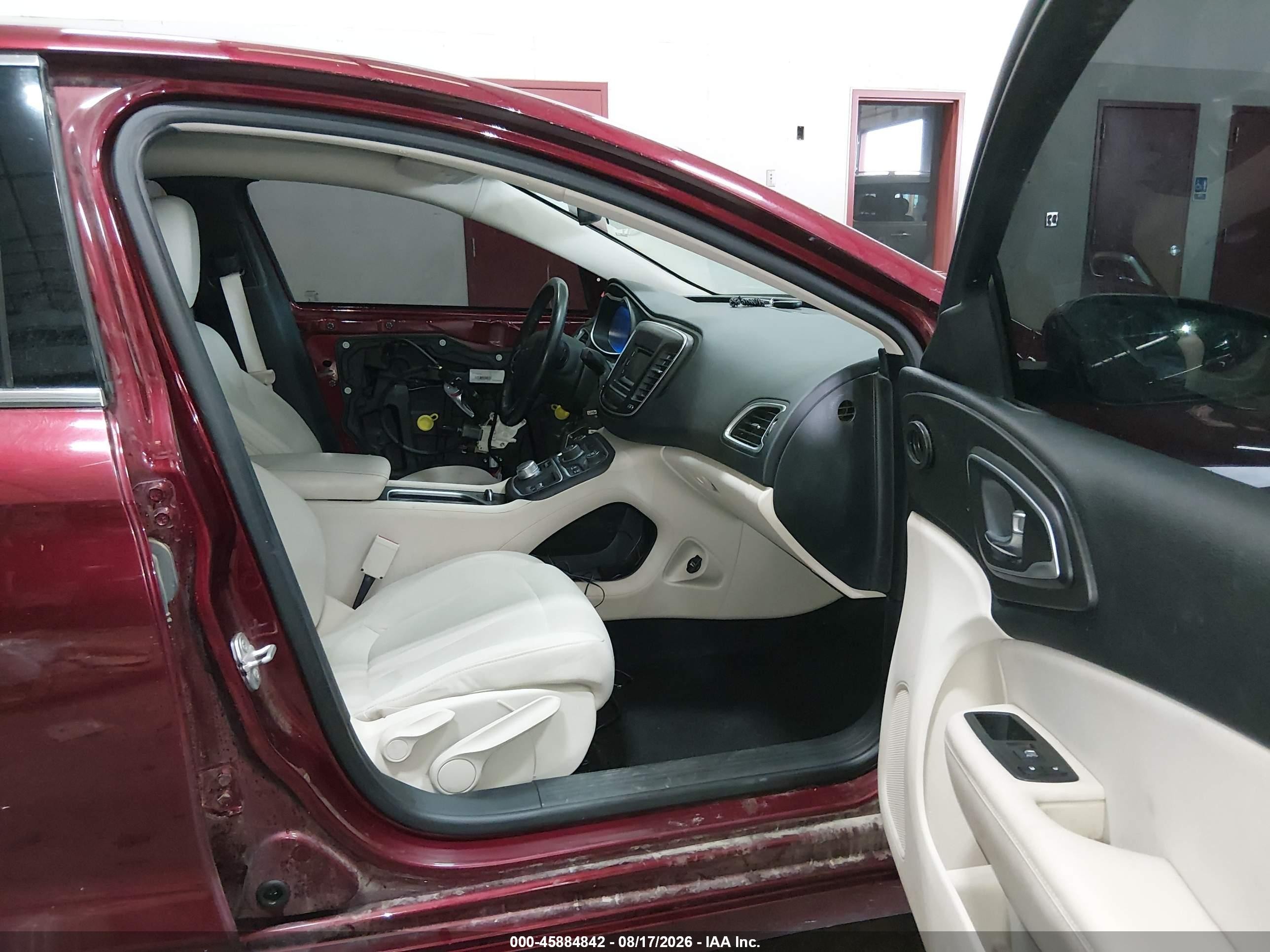 2015 Chrysler 200 Limited Red vin: 1C3CCCAB6FN563933