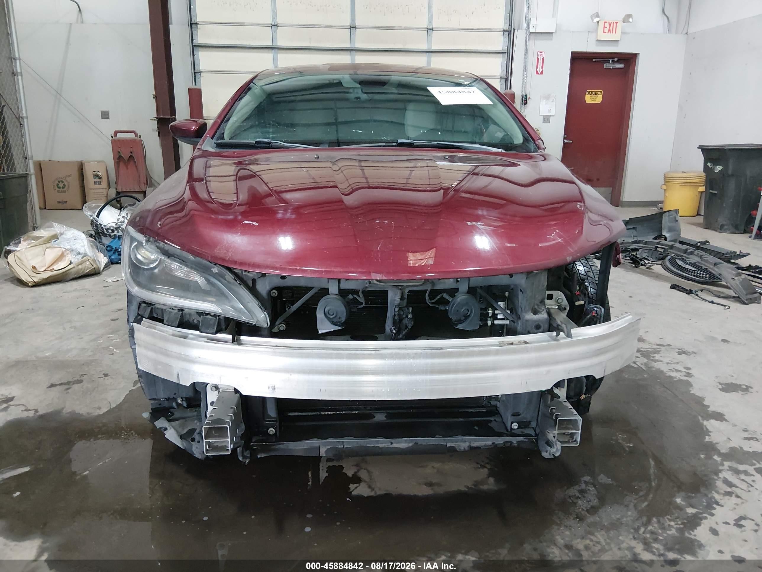 2015 Chrysler 200 Limited Red vin: 1C3CCCAB6FN563933