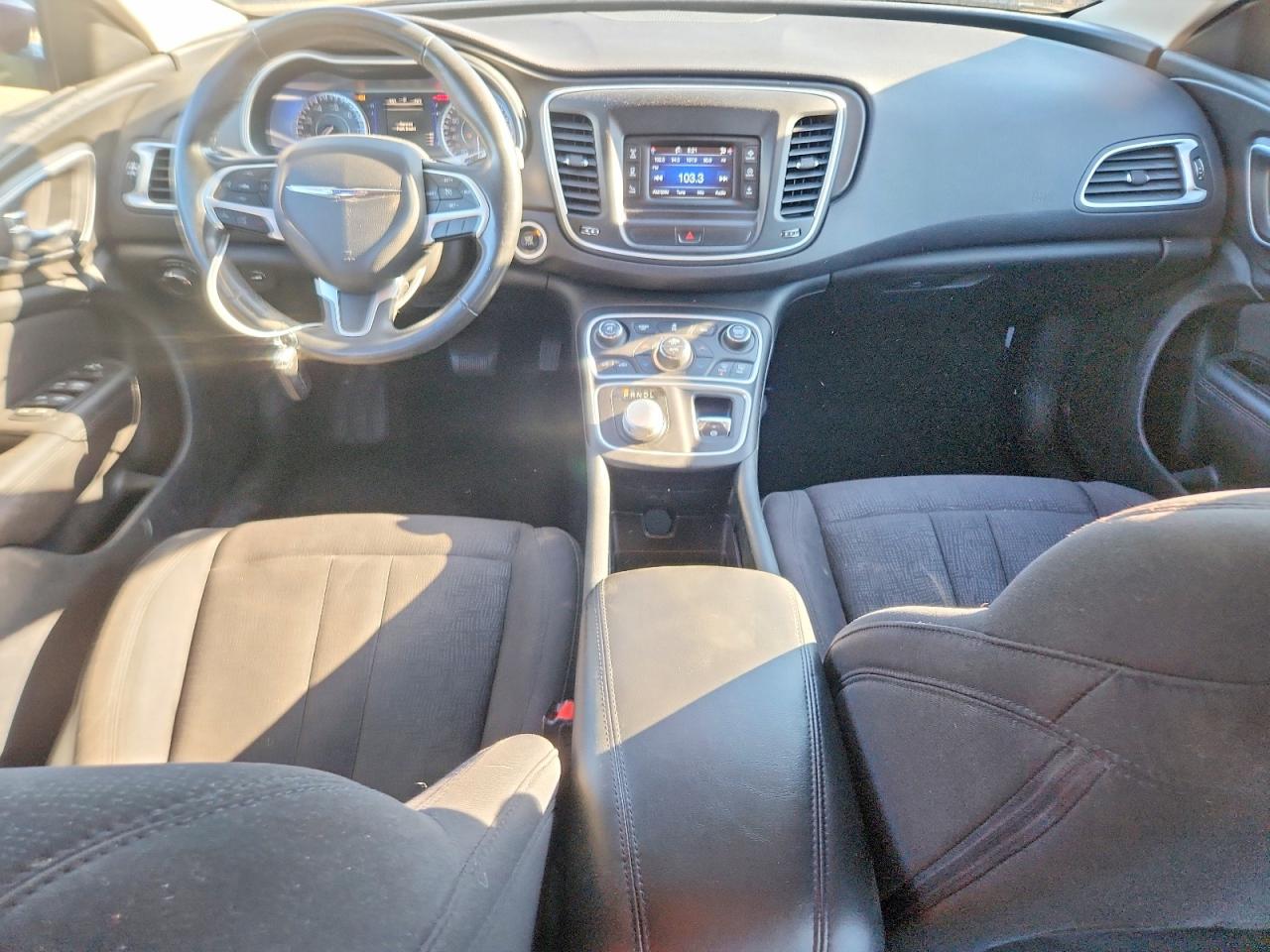 2015 Chrysler 200 Limited Burgundy vin: 1C3CCCAB6FN582143