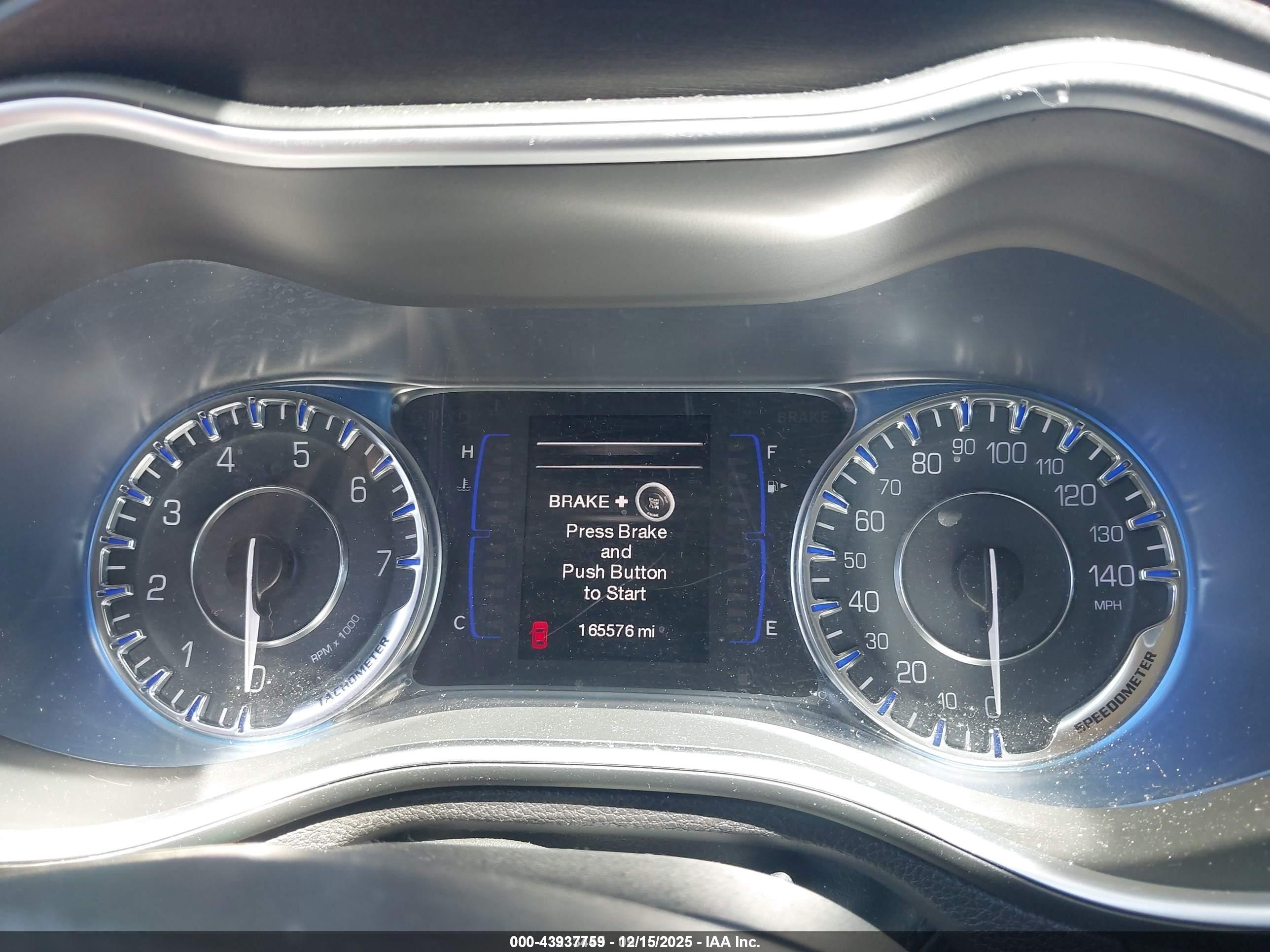 2015 Chrysler 200 Limited Красный vin: 1C3CCCAB6FN663000