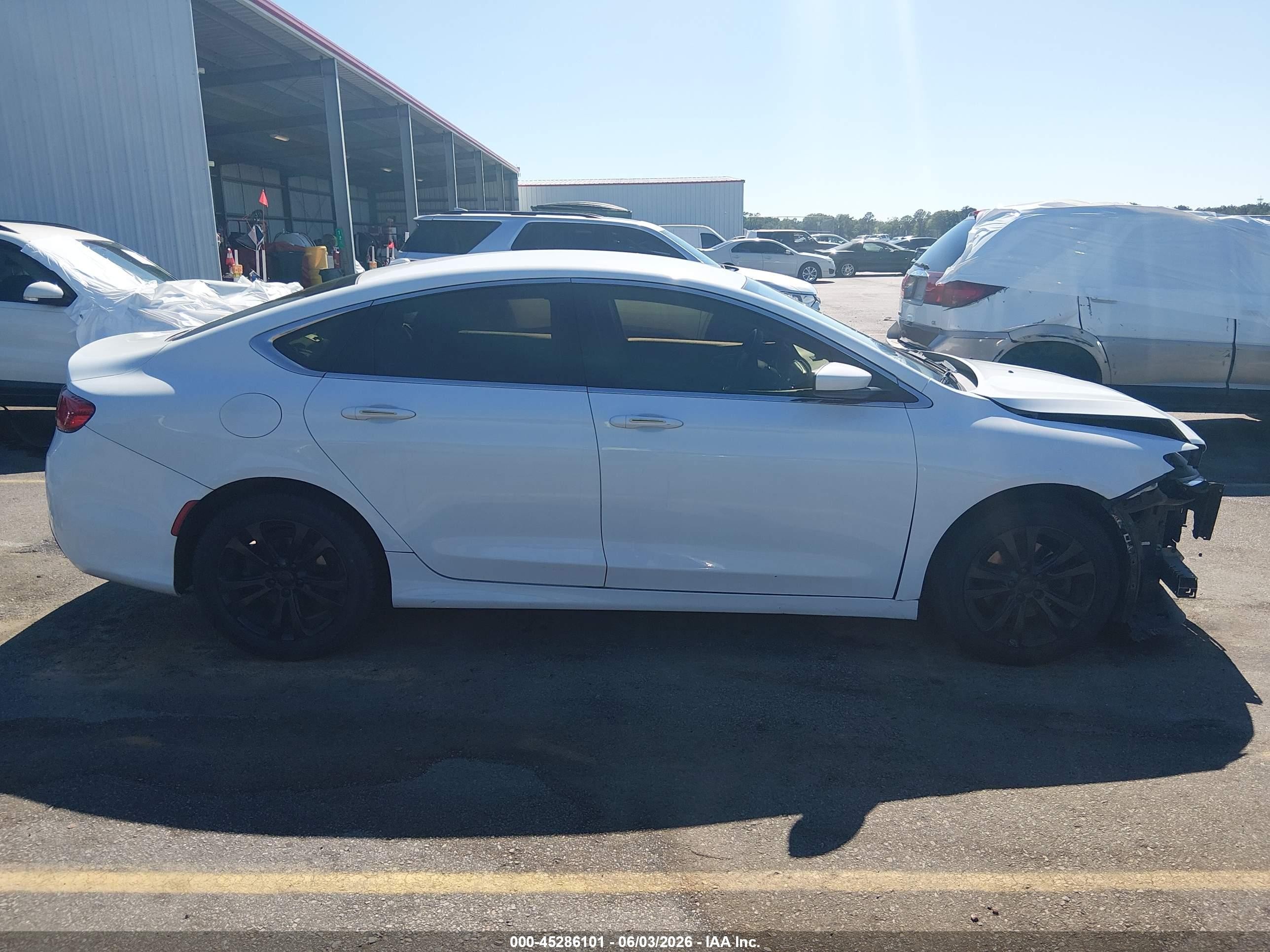 2015 Chrysler 200 Limited White vin: 1C3CCCAB6FN675342