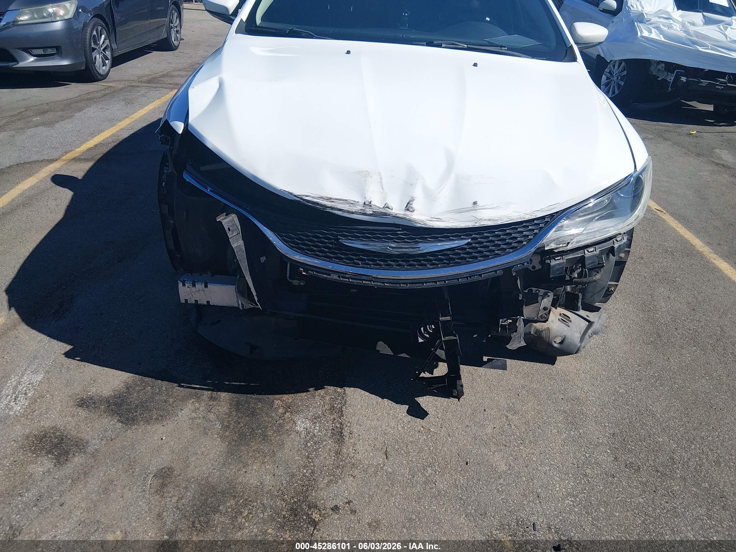 2015 Chrysler 200 Limited White vin: 1C3CCCAB6FN675342