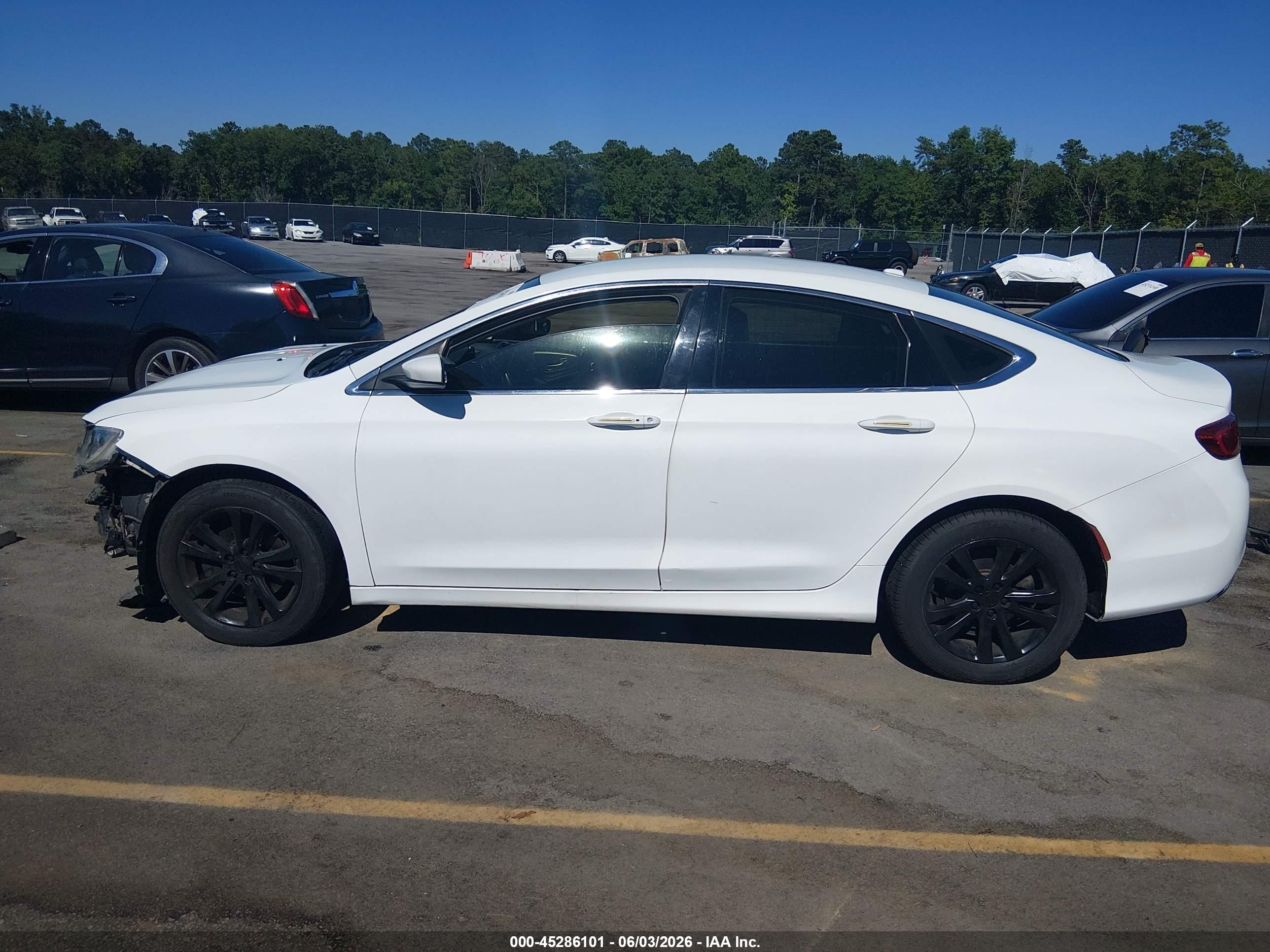 2015 Chrysler 200 Limited White vin: 1C3CCCAB6FN675342