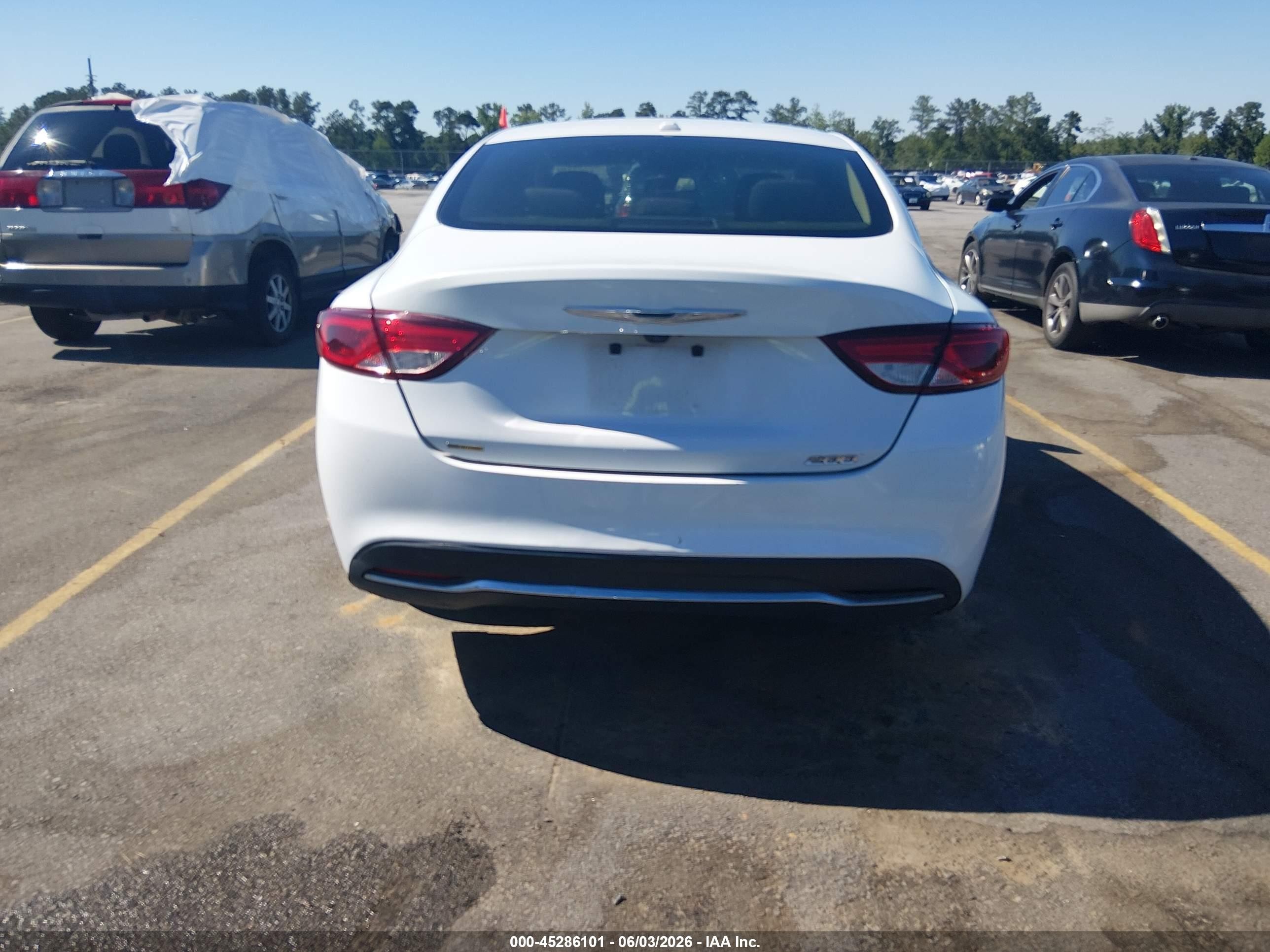 2015 Chrysler 200 Limited White vin: 1C3CCCAB6FN675342