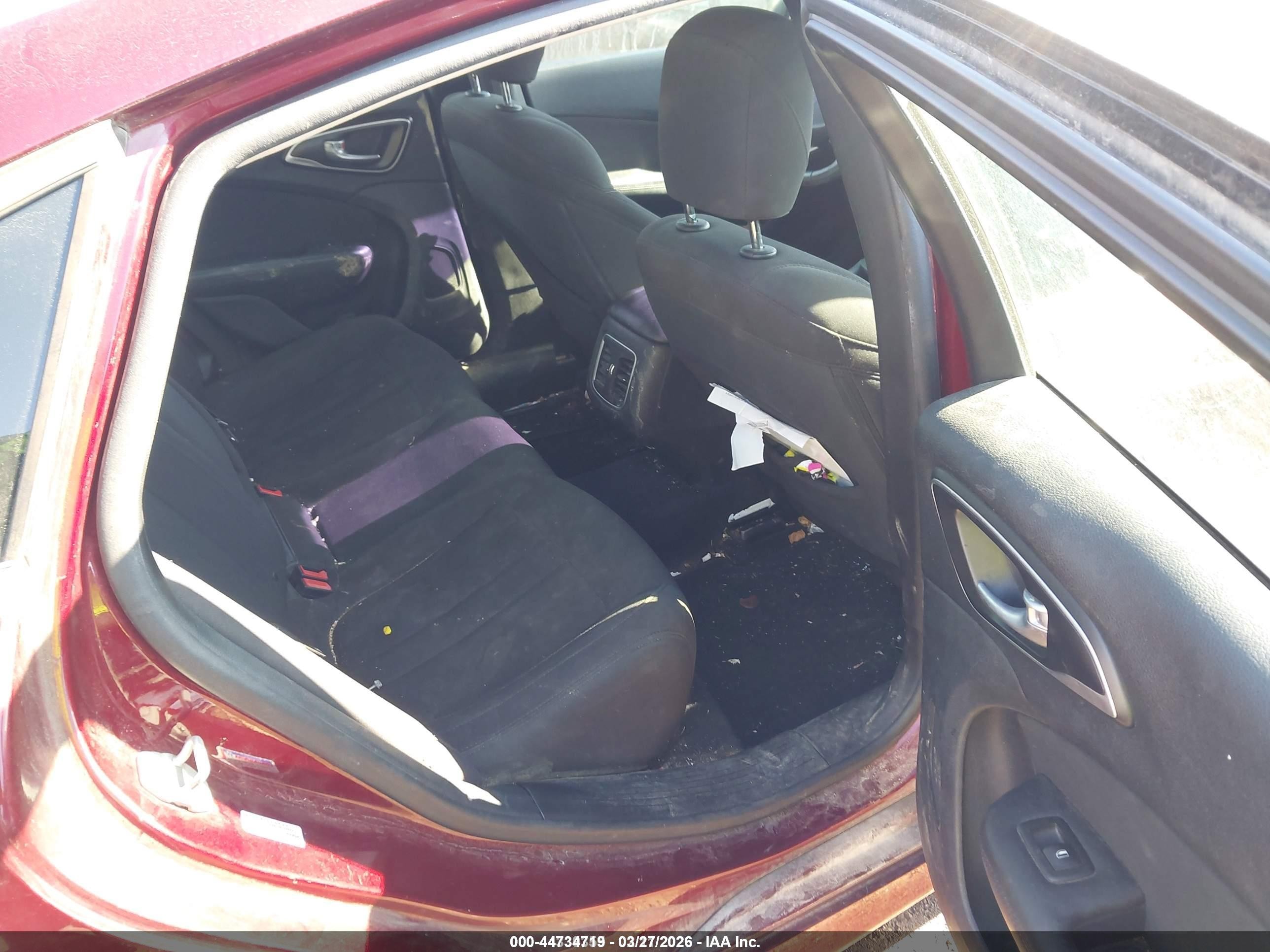 2015 Chrysler 200 Limited Red vin: 1C3CCCAB6FN711076