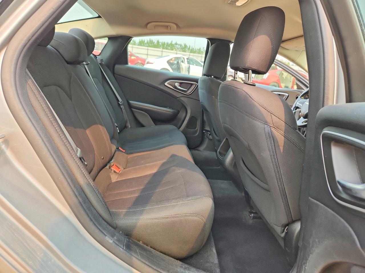 2015 Chrysler 200 Limited Silver vin: 1C3CCCAB7FN525515
