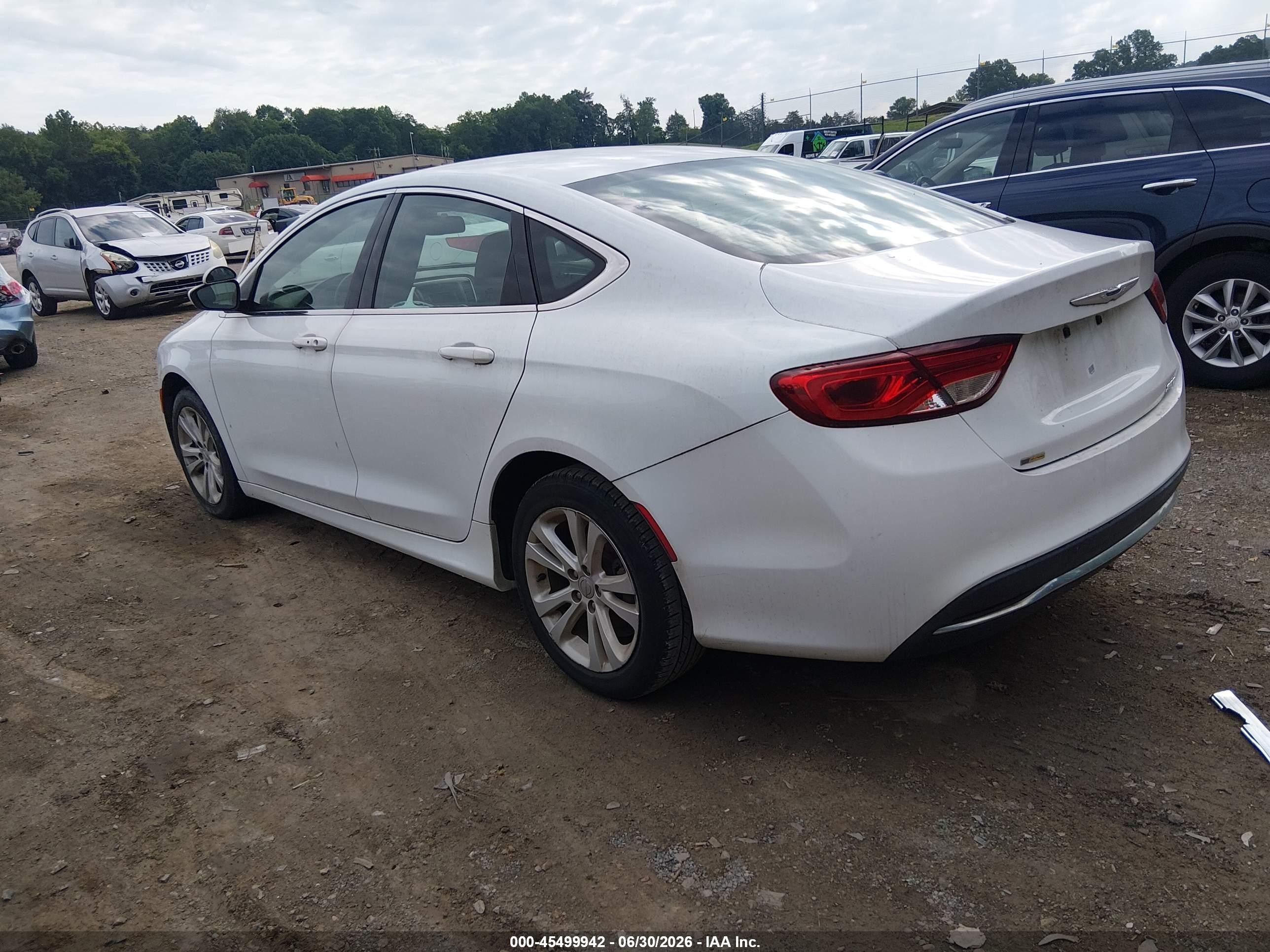 2015 Chrysler 200 Limited White vin: 1C3CCCAB7FN584547